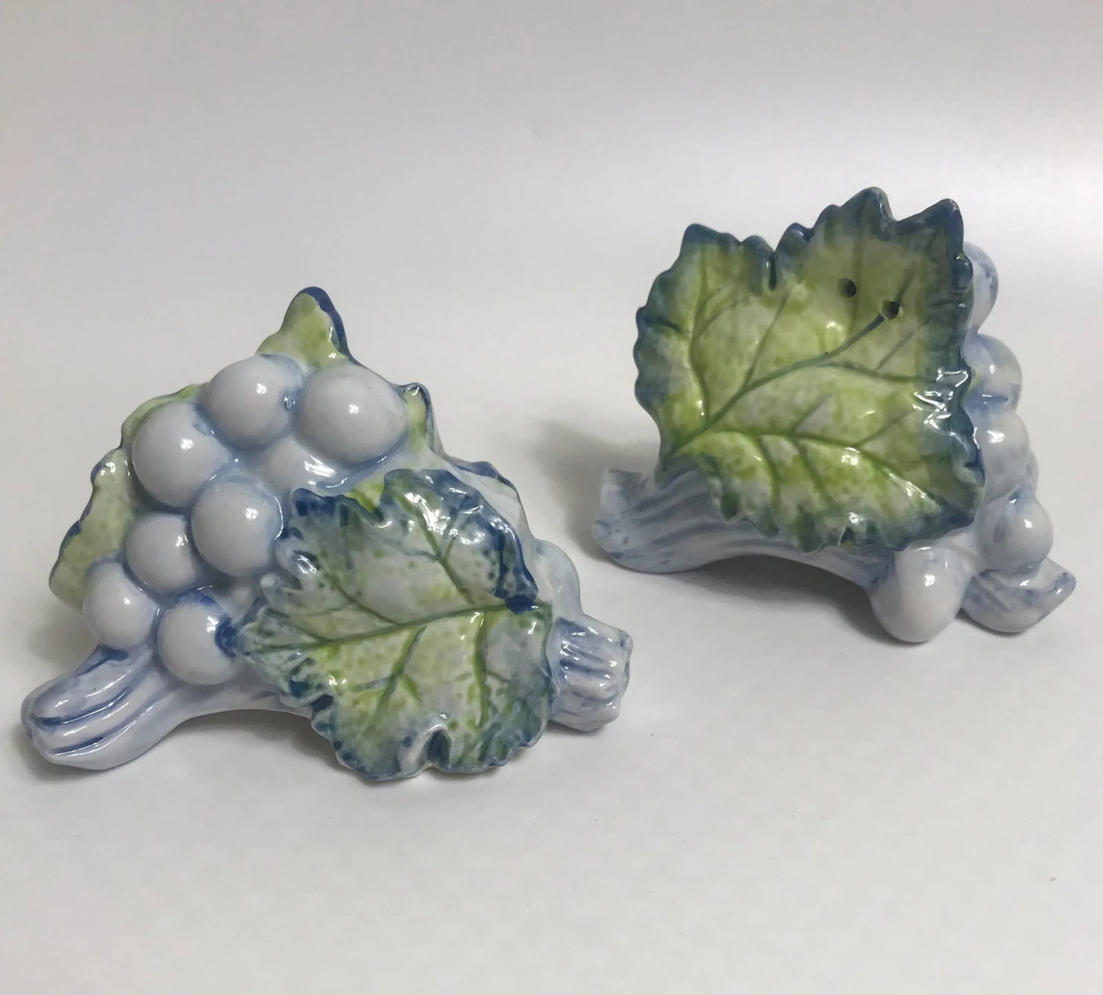Vintage Fitz and Floyd Grapes Ceramic Salt and Pepper Shakers- a Pair - 8