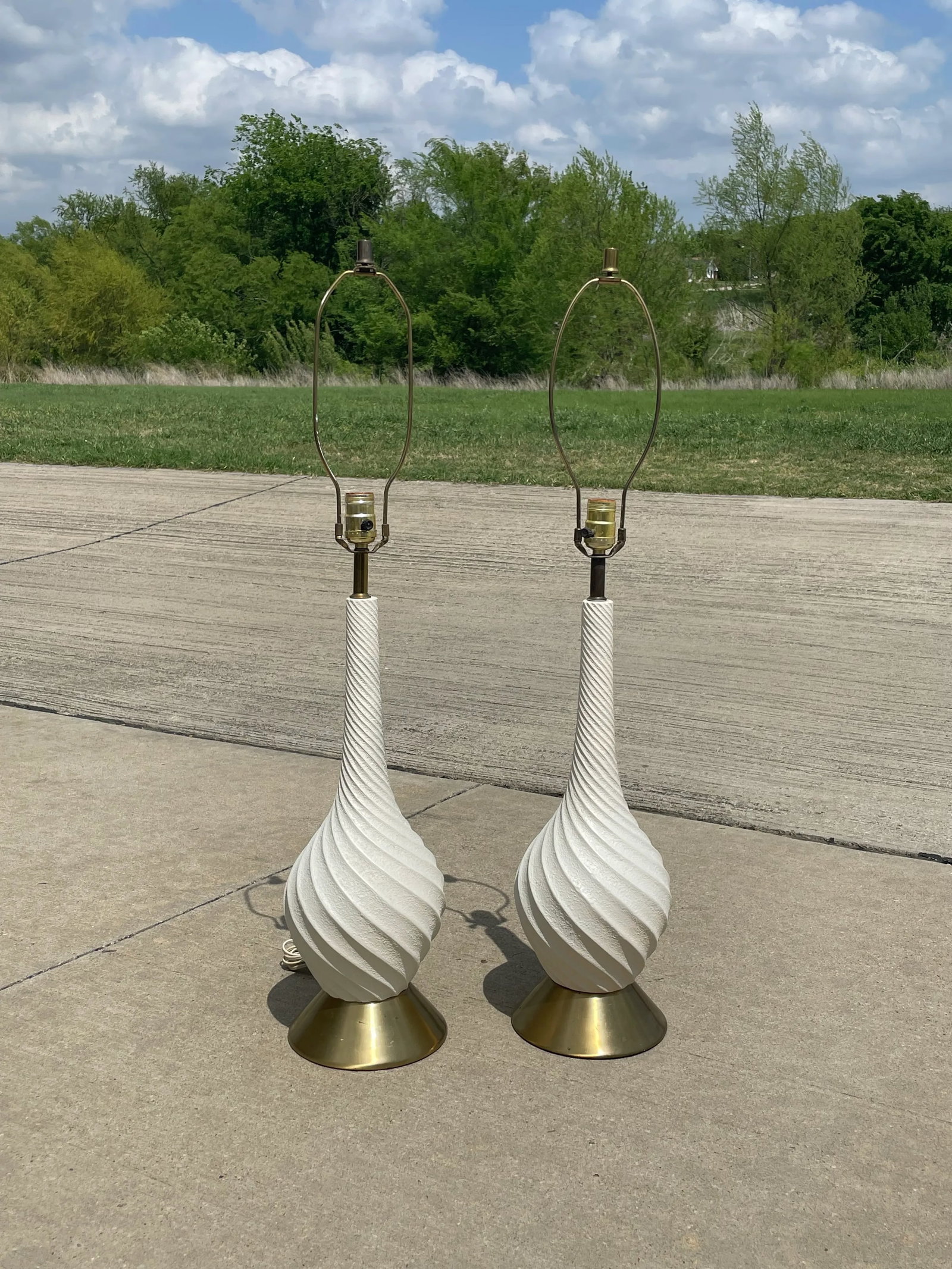 Mid Century Quartite Creative Corp Spiral Chalkware Table Lamps - a Pair - 10