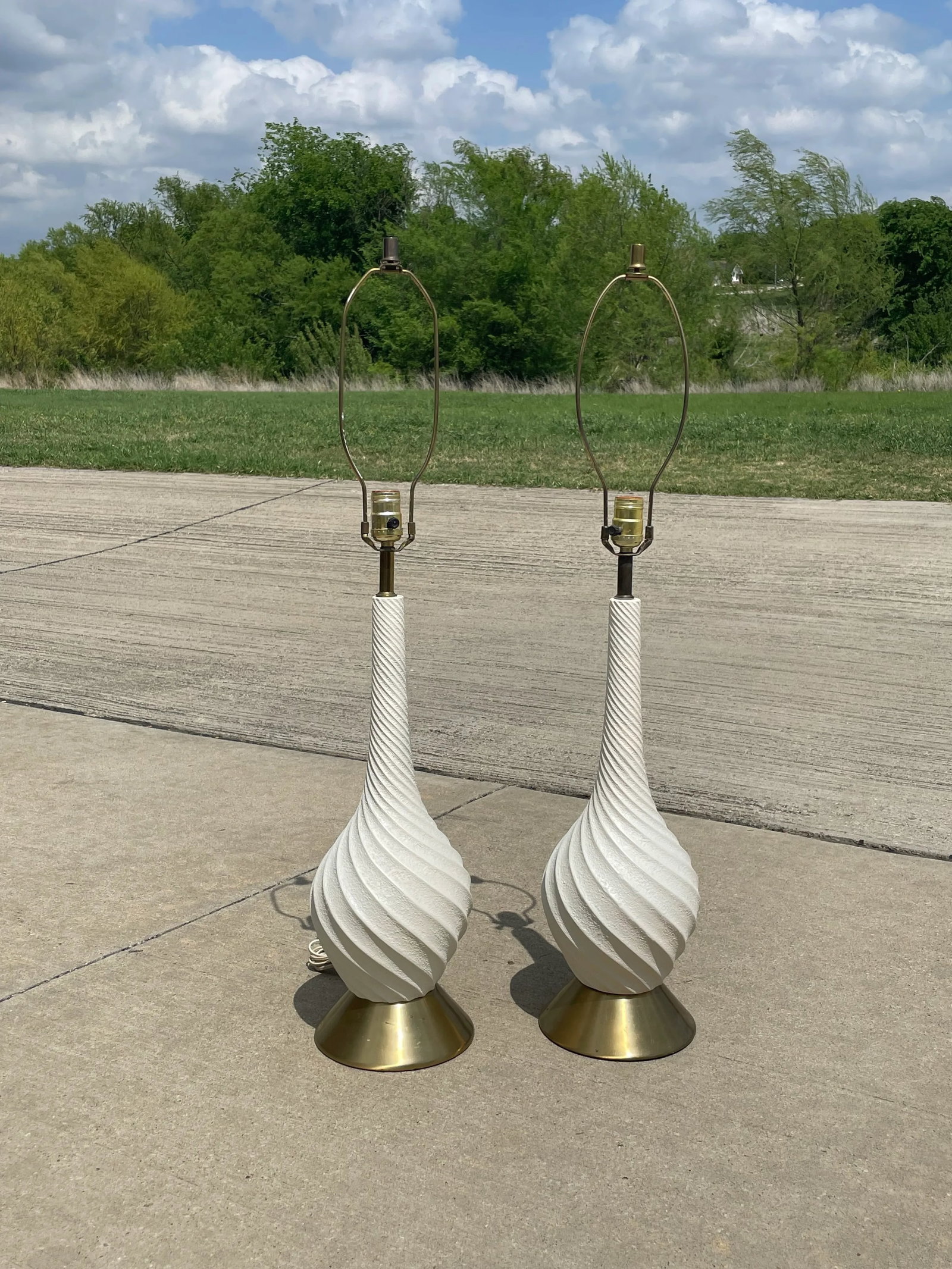 Mid Century Quartite Creative Corp Spiral Chalkware Table Lamps - a Pair - 2