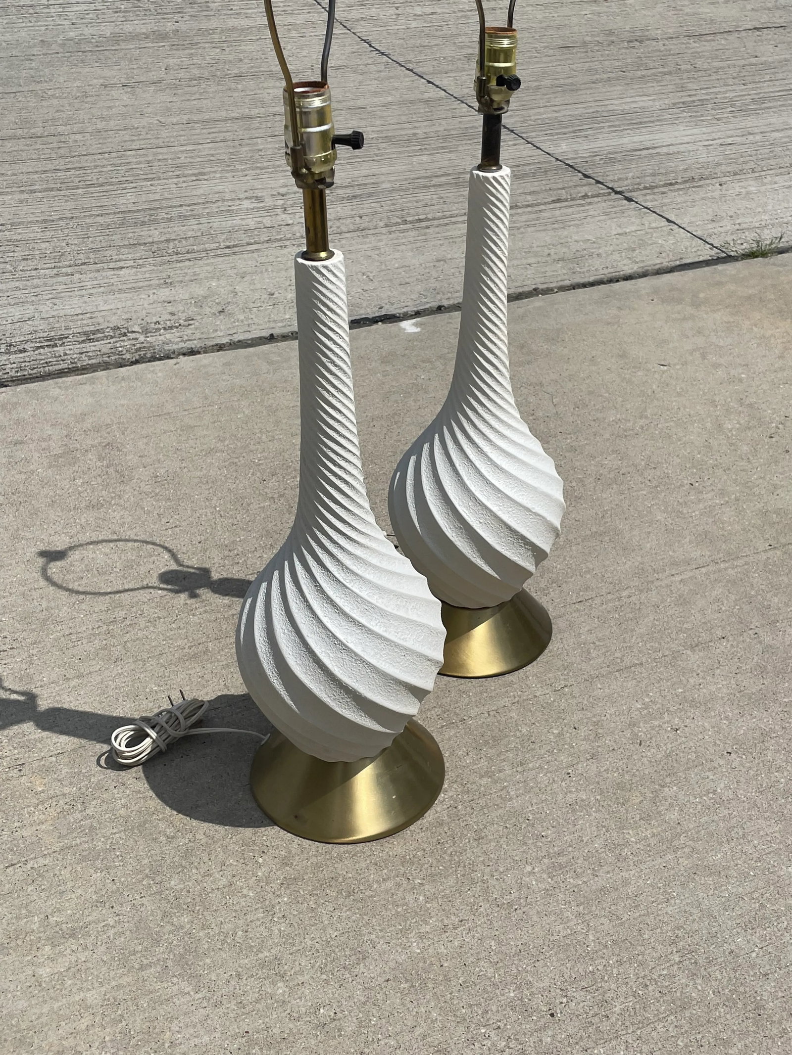 Mid Century Quartite Creative Corp Spiral Chalkware Table Lamps - a Pair - 4