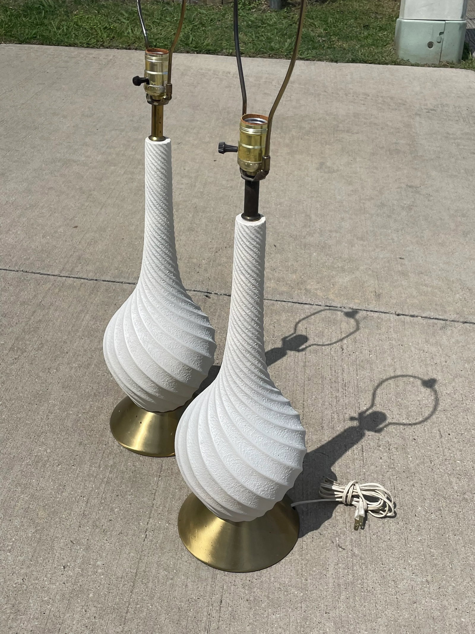 Mid Century Quartite Creative Corp Spiral Chalkware Table Lamps - a Pair - 5