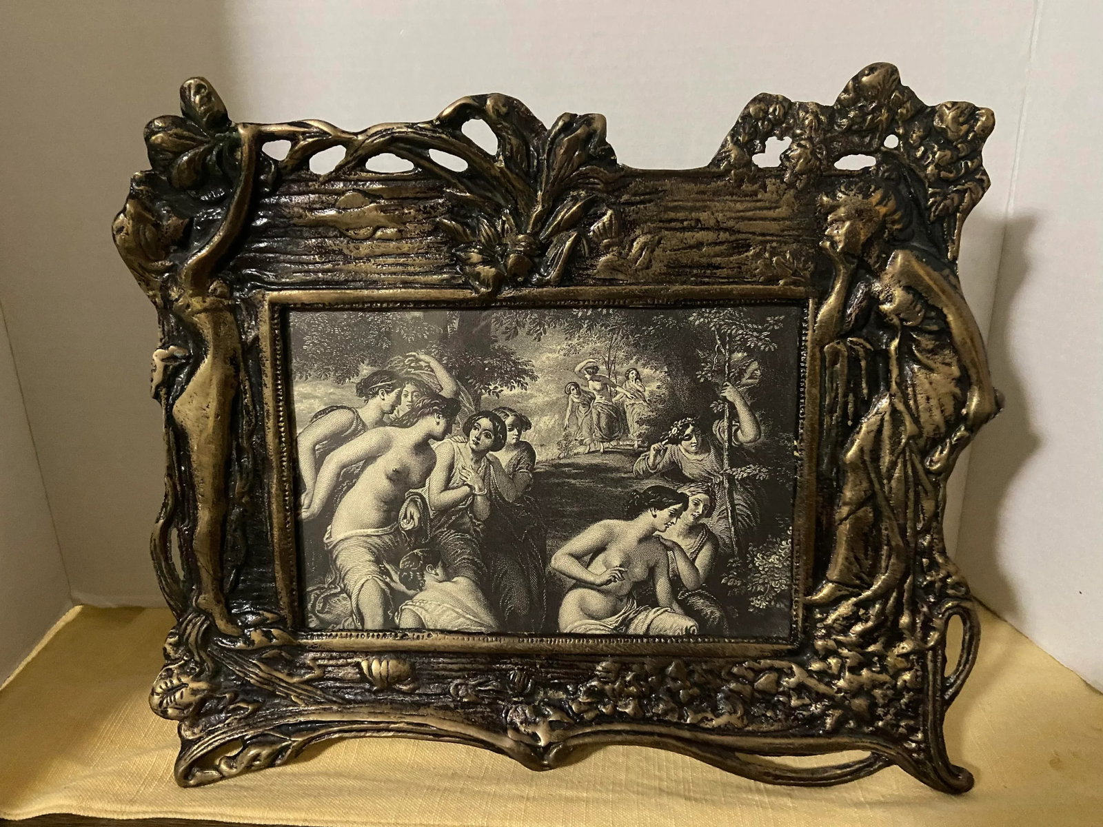 Mid 20th Century Art Deco Lady Brass Picture Frame - 2