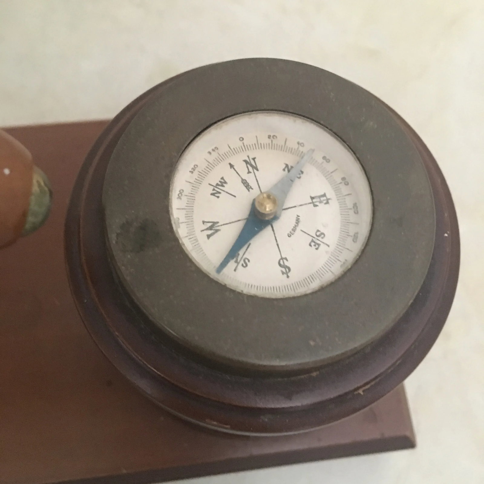 Vintage Mid-Century Ship Wheel Table Lamp With Brass Compass - 11