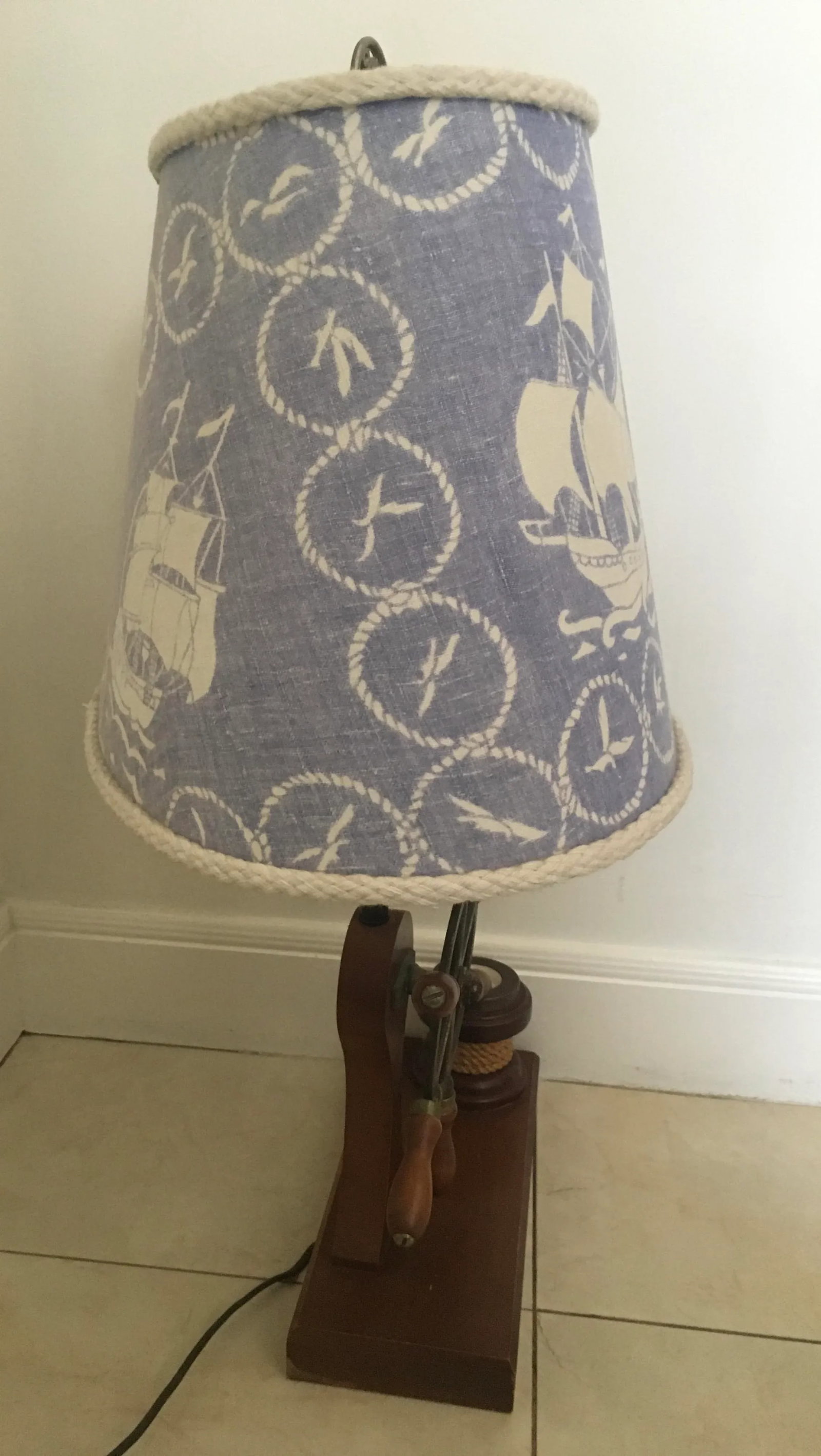 Vintage Mid-Century Ship Wheel Table Lamp With Brass Compass - 3