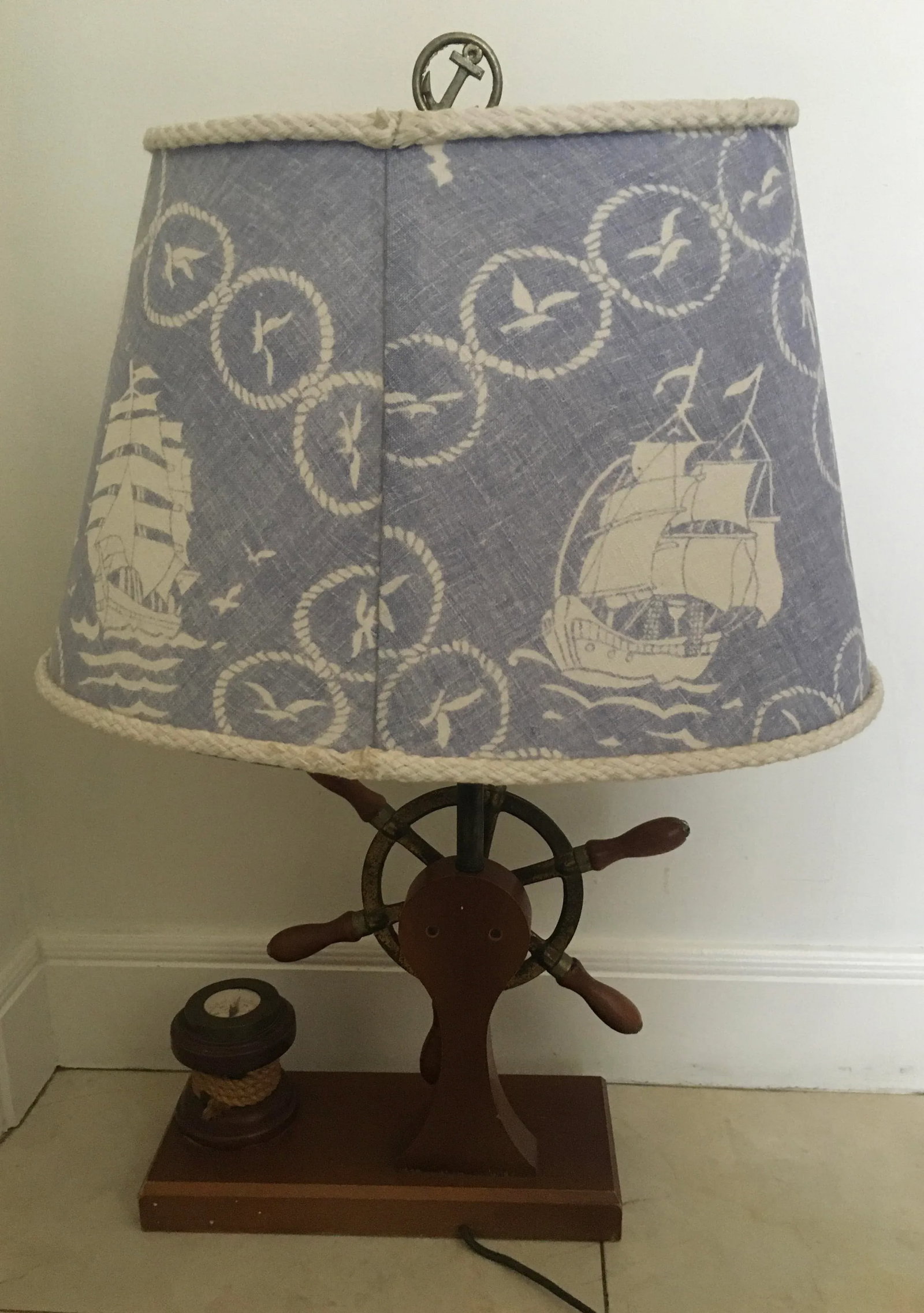 Vintage Mid-Century Ship Wheel Table Lamp With Brass Compass - 4
