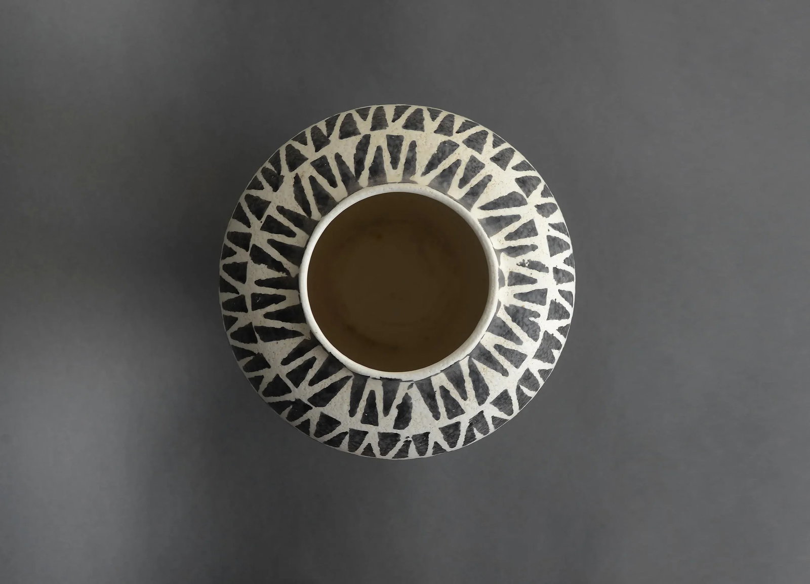Mid Century Italian Black & White Abstract Pattern Ceramic Vase - 4