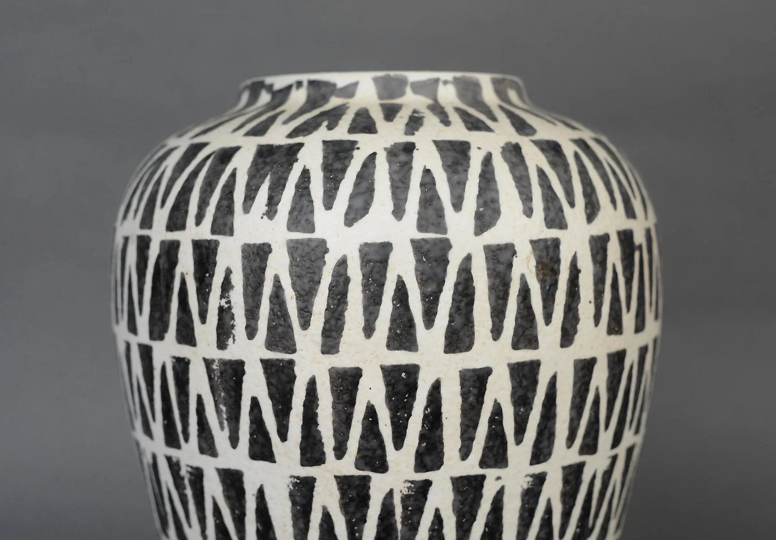 Mid Century Italian Black & White Abstract Pattern Ceramic Vase - 5