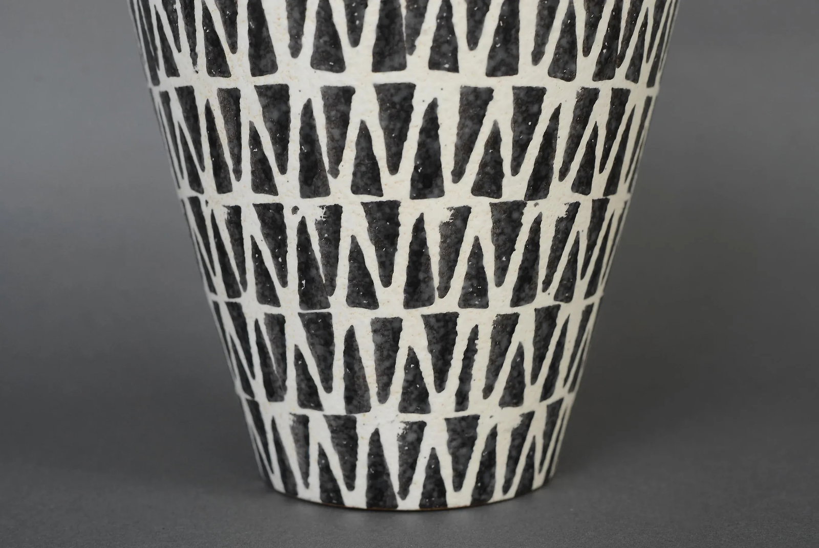 Mid Century Italian Black & White Abstract Pattern Ceramic Vase - 6
