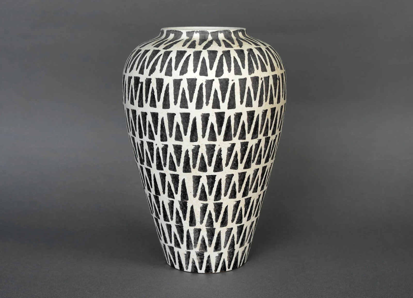 Mid Century Italian Black & White Abstract Pattern Ceramic Vase - 8