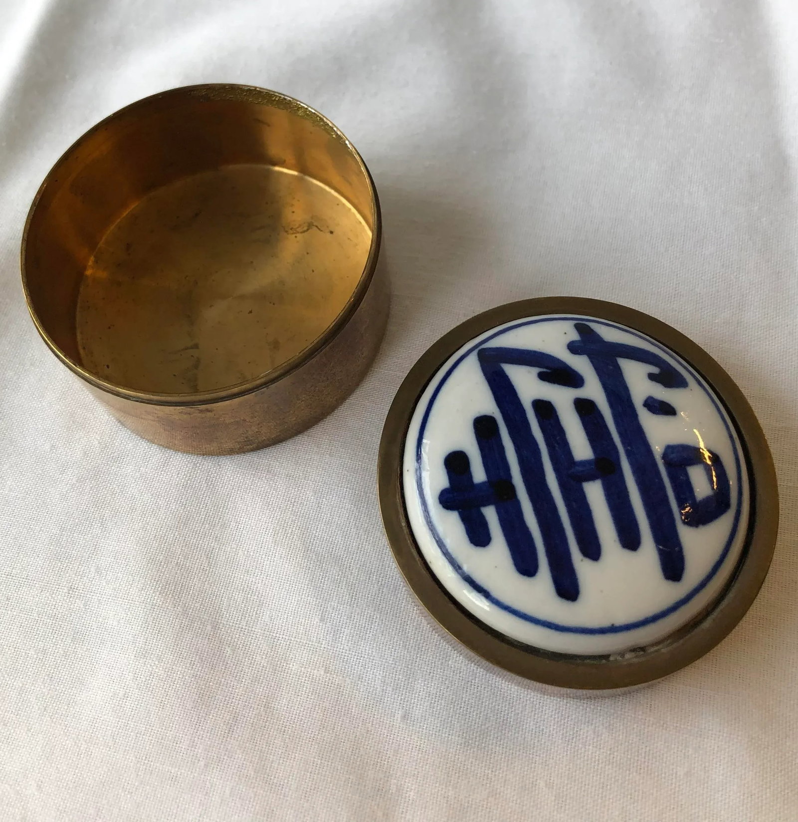 Mid 20th Century Porcelain and Brass Asian Trinket Box - 5