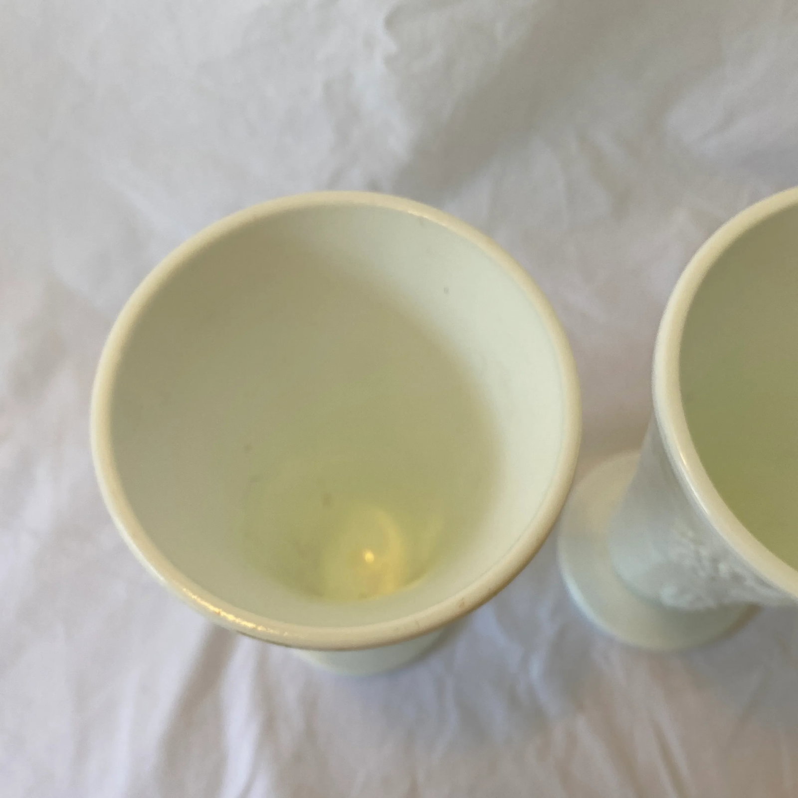 1930s Pair of Milk Glass Vases - 2