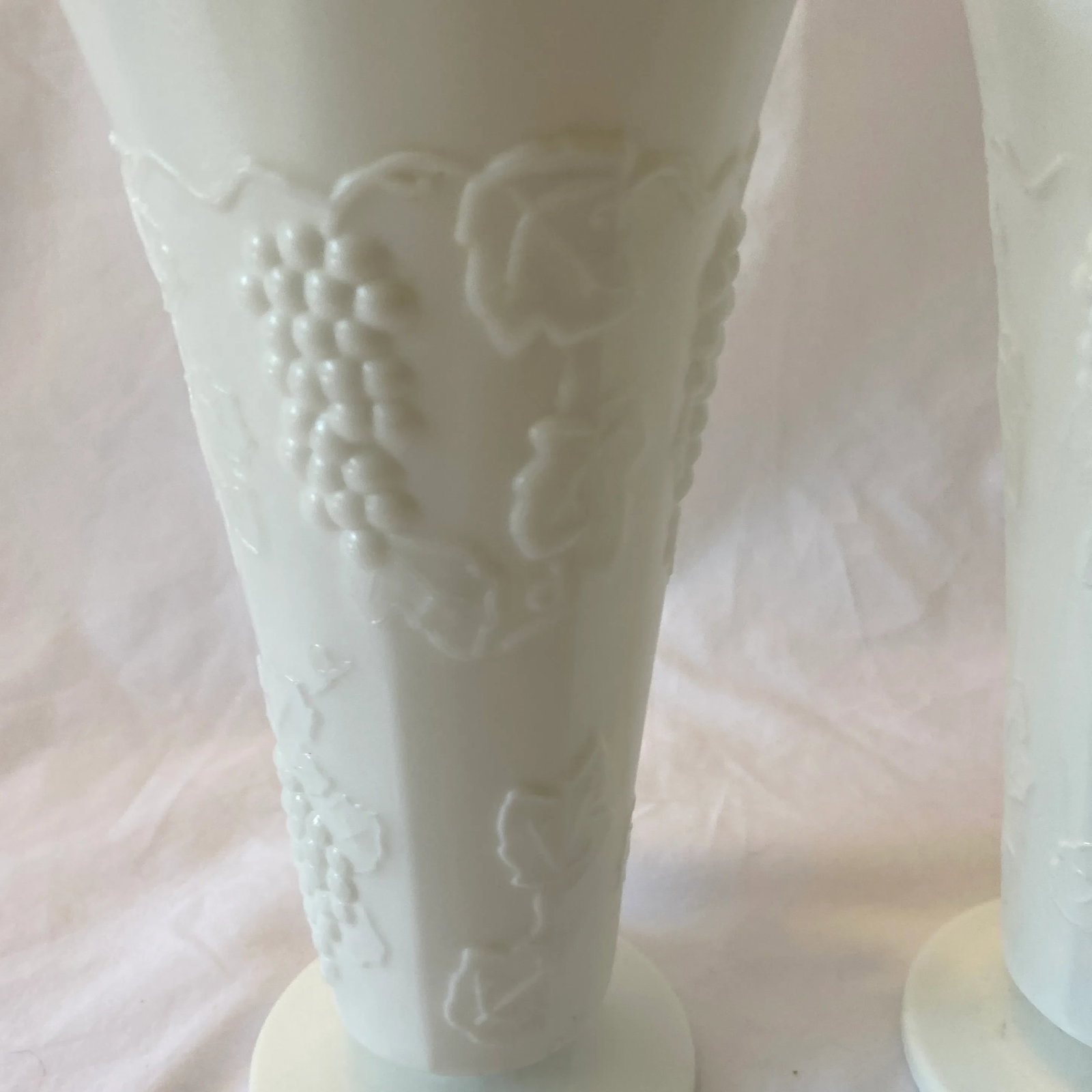 1930s Pair of Milk Glass Vases - 4