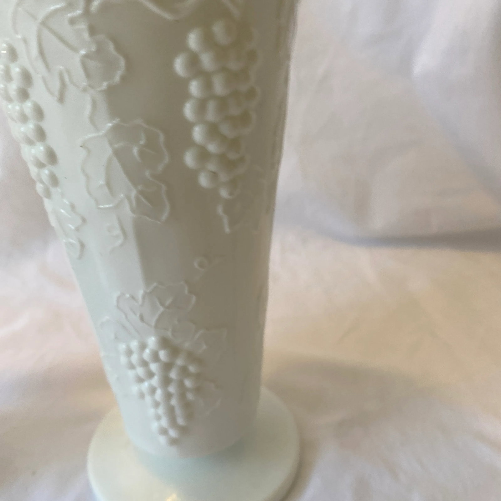 1930s Pair of Milk Glass Vases - 5