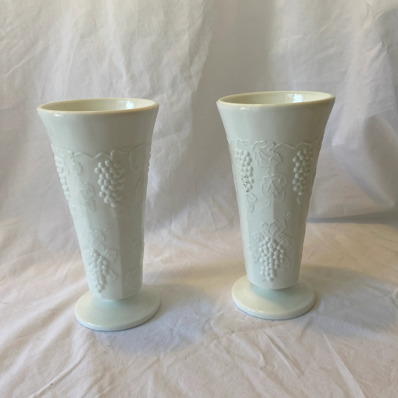 1930s Pair of Milk Glass Vases - 6