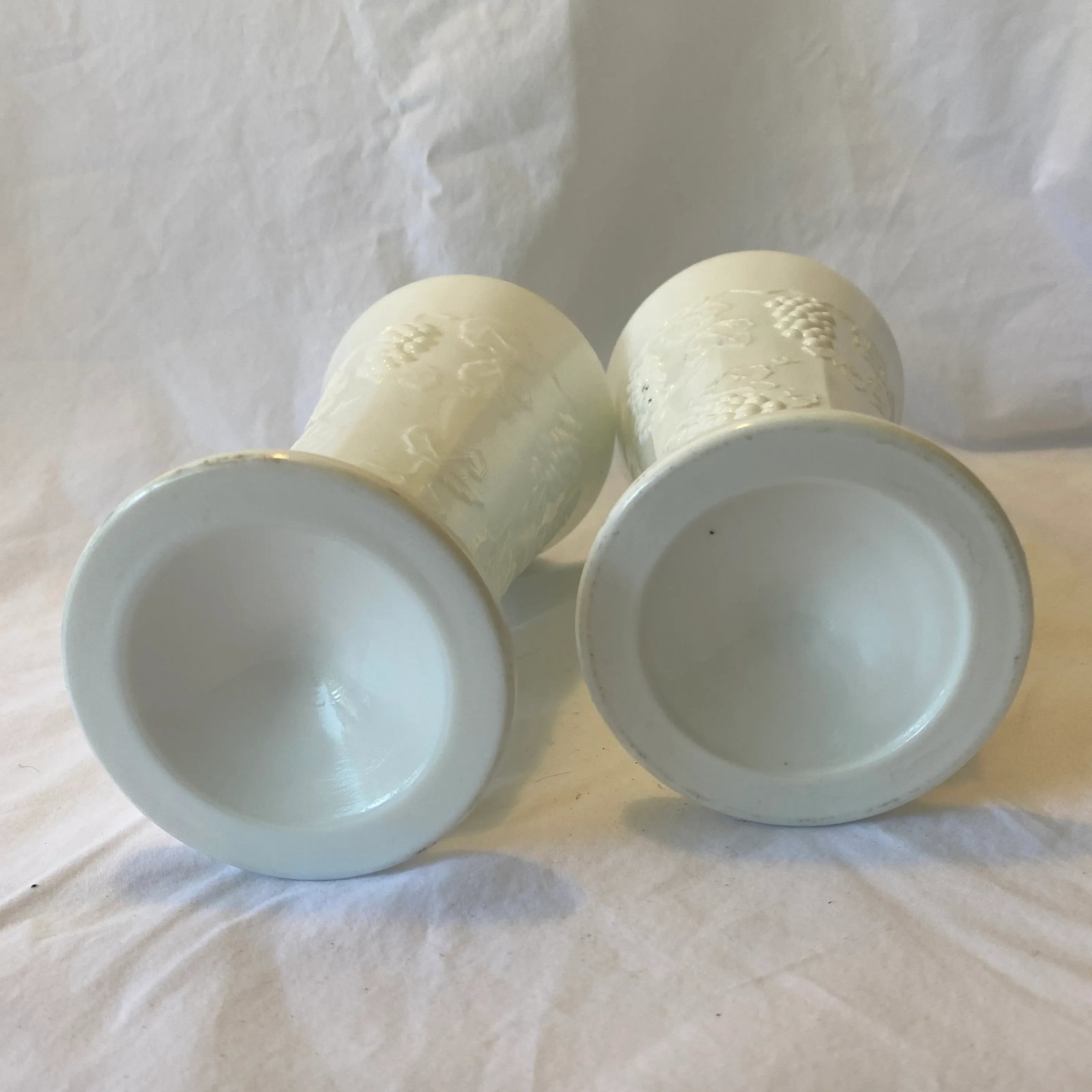 1930s Pair of Milk Glass Vases - 7