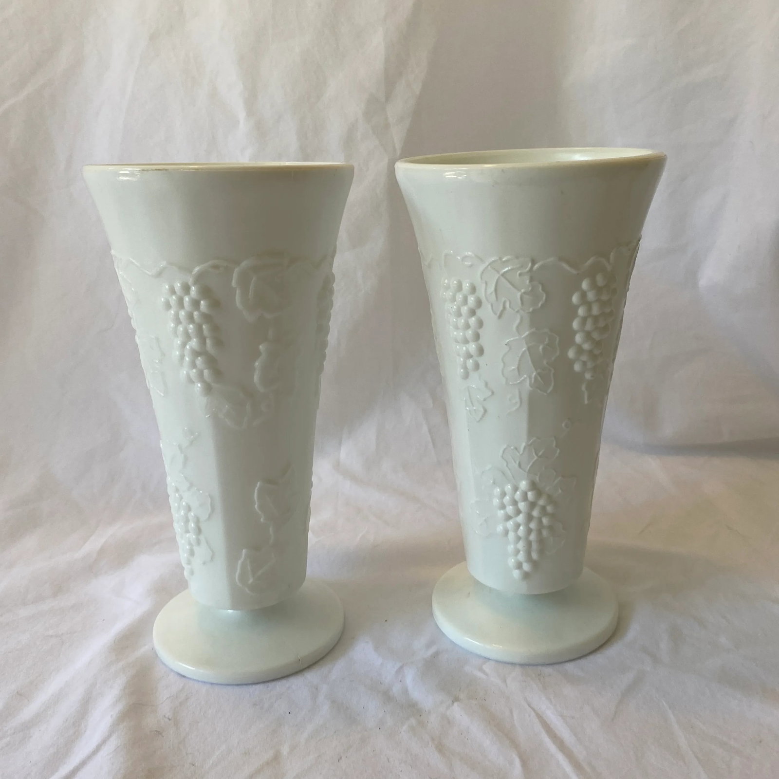 1930s Pair of Milk Glass Vases - 9