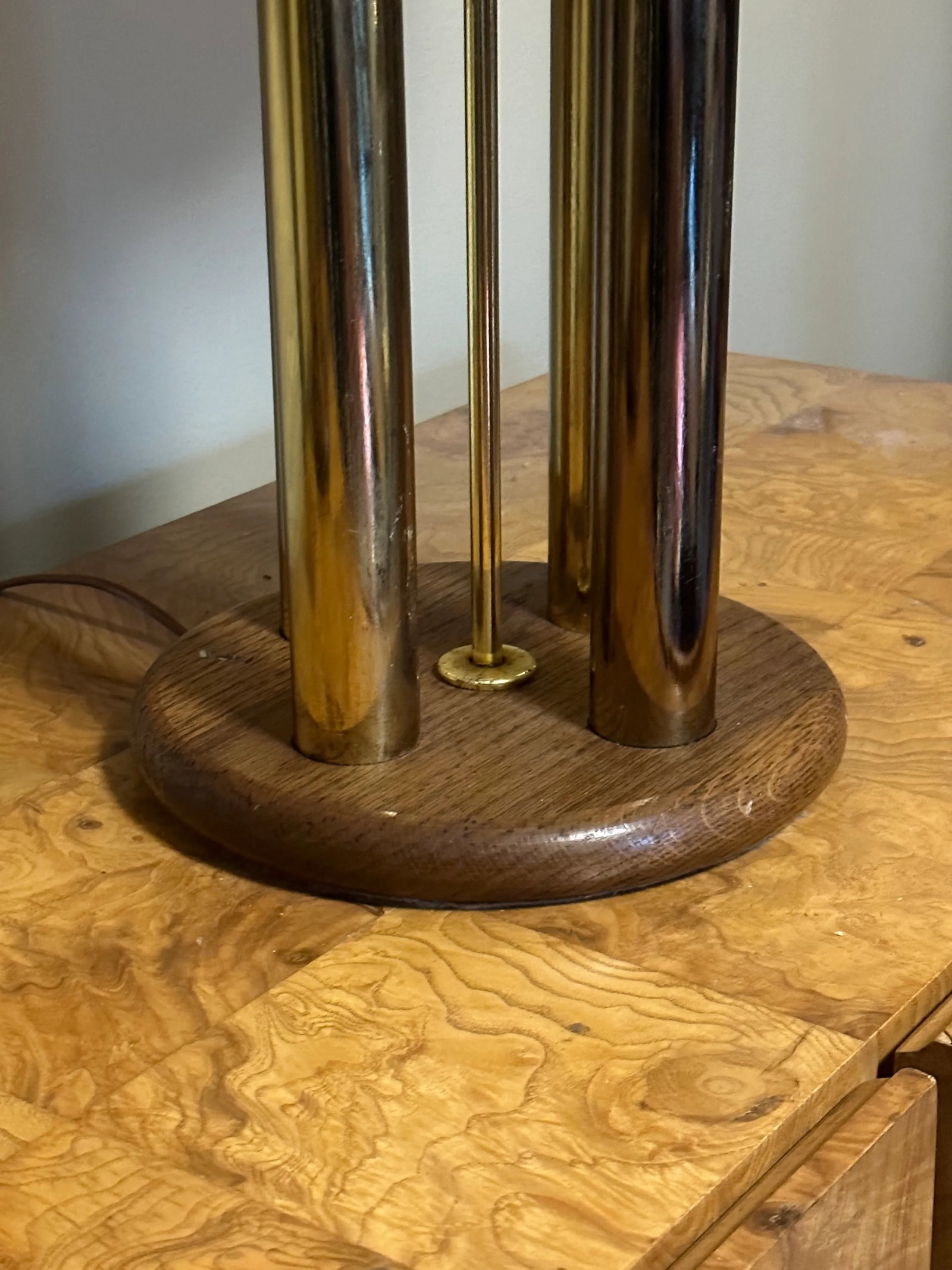 1970s American Modernist Table Lamp Pair Brass and Walnut - 6