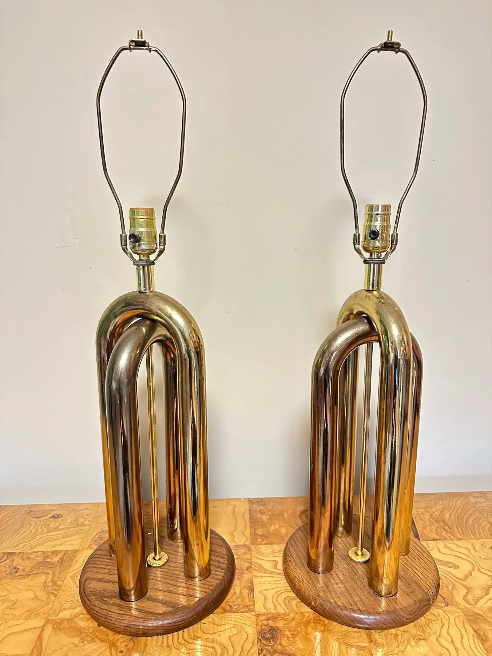 1970s American Modernist Table Lamp Pair Brass and Walnut - 8