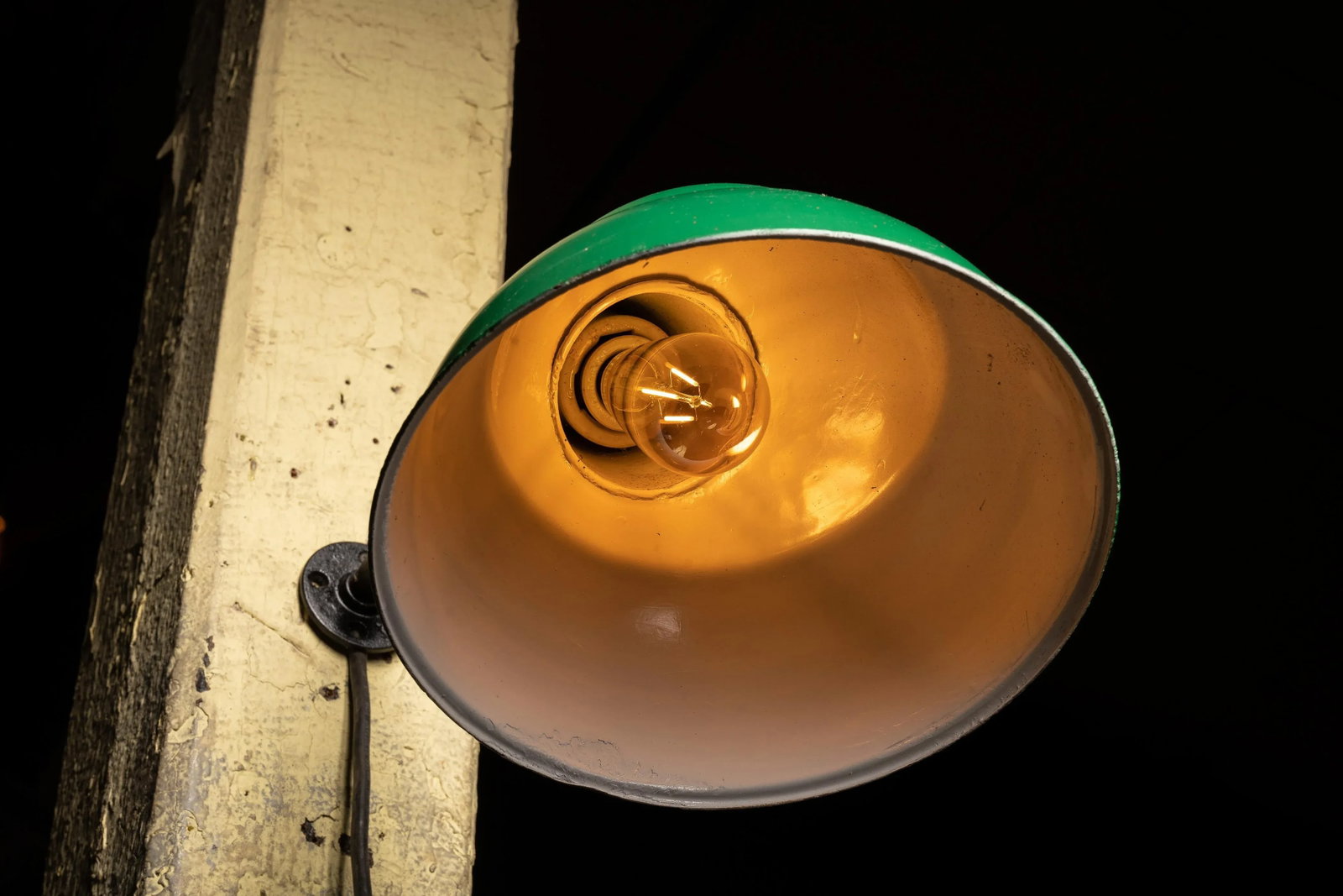 Vintage 1930s Industrial Lamp in Green - 4