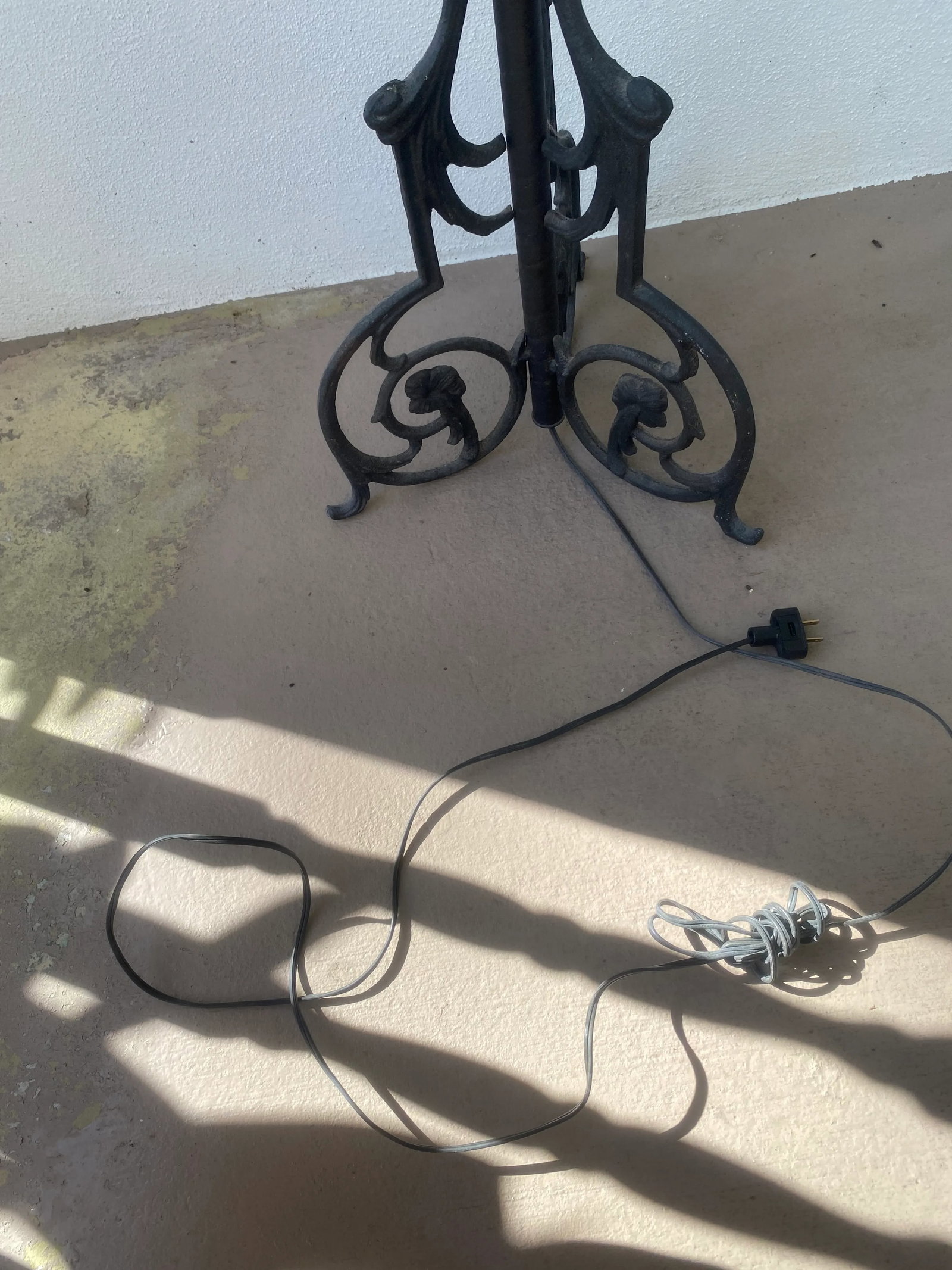 Mid-Century Hollywood Regency Spanish Mediterranean Norman Perry Wrought Iron Floor Lamp - 7