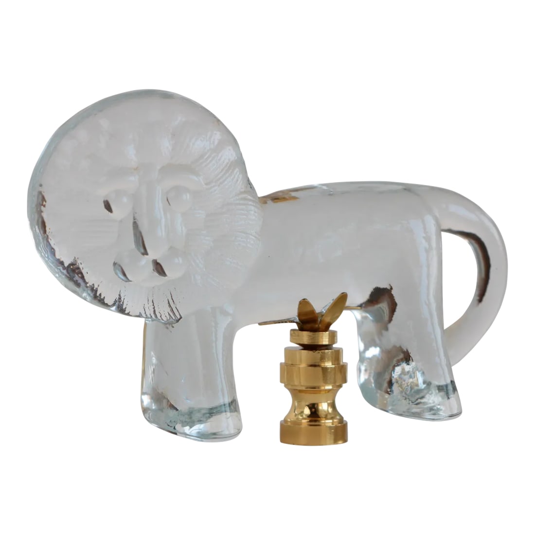 Kosta Boda Bertil Vallien Glass Lion Lamp Finial: Lamp finial crafted from a vintage Kosta Boda Zoo Series glass figure, designed by Bertil Vallien, mounted on a shiny golden brass base. A large scale design, this finial fits a standard-size lamp