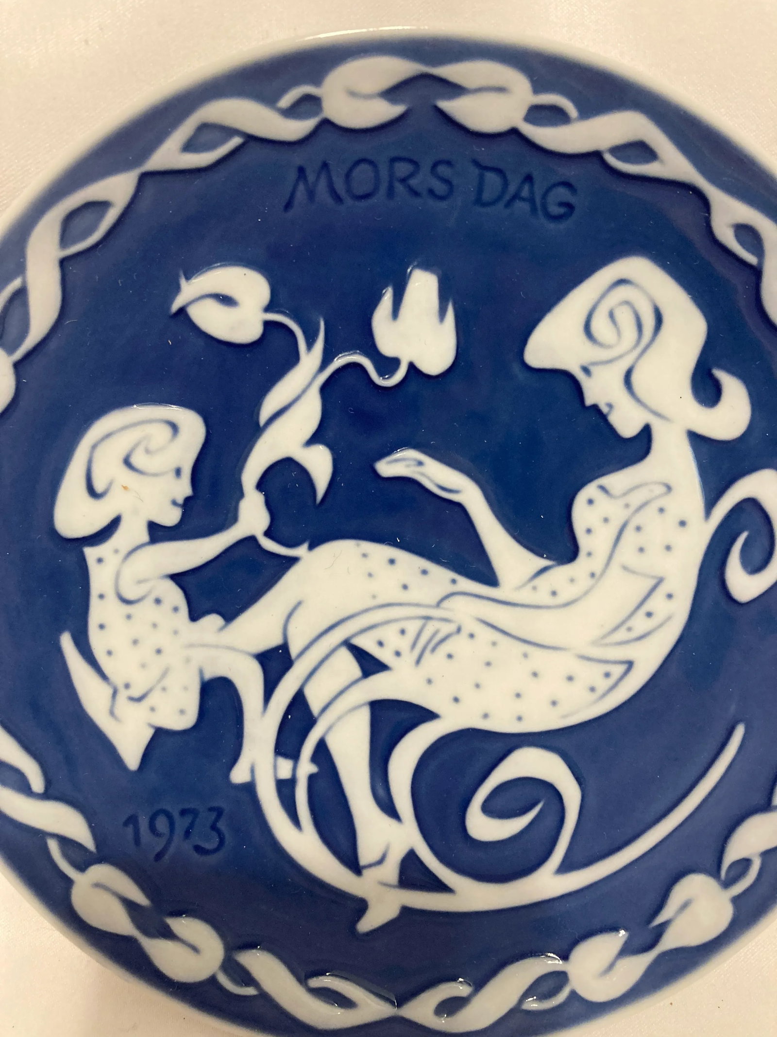 Royal Copenhagen Blue & White Mother's Day 1973 Decorative Plate - 2