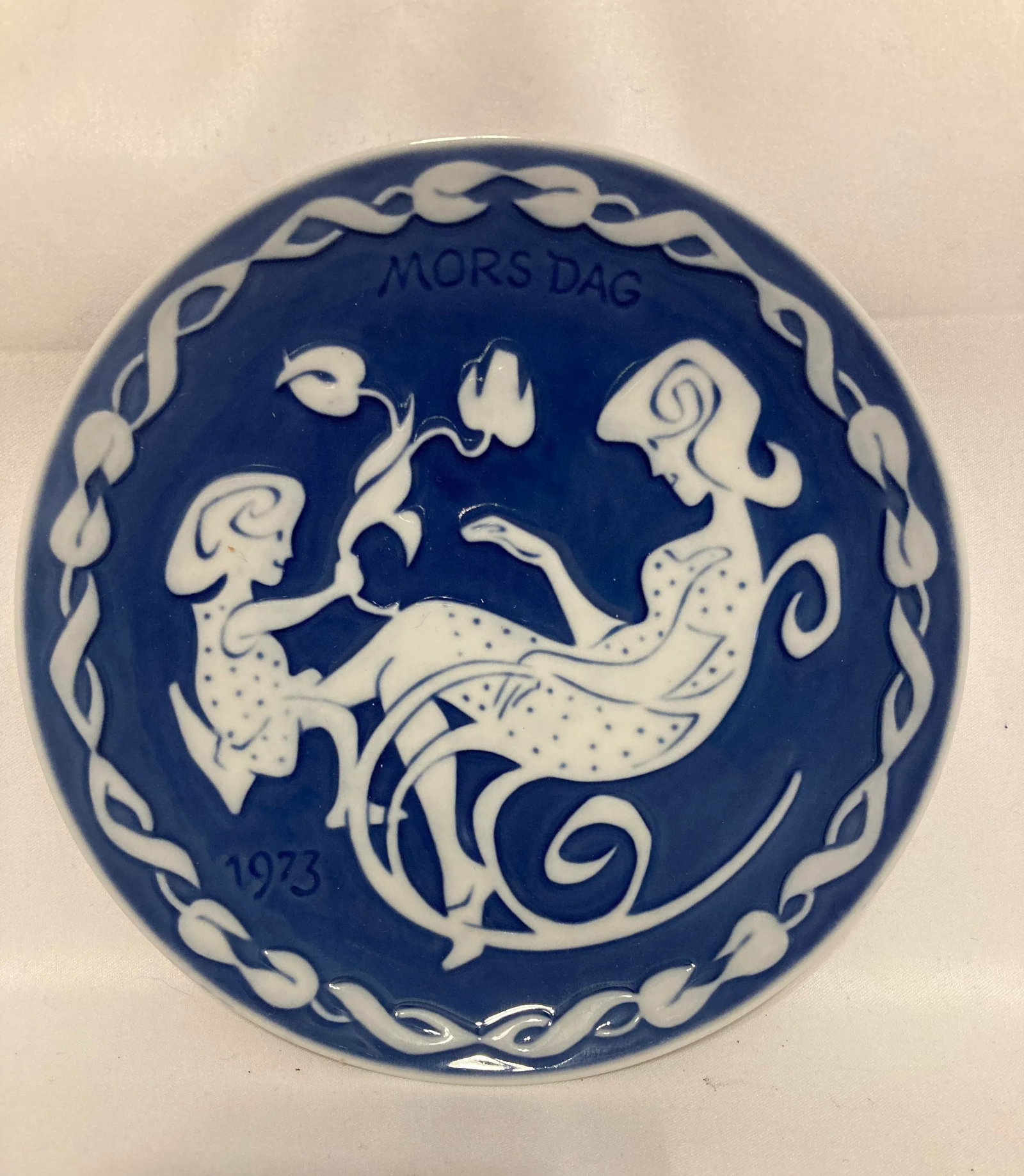 Royal Copenhagen Blue & White Mother's Day 1973 Decorative Plate - 5