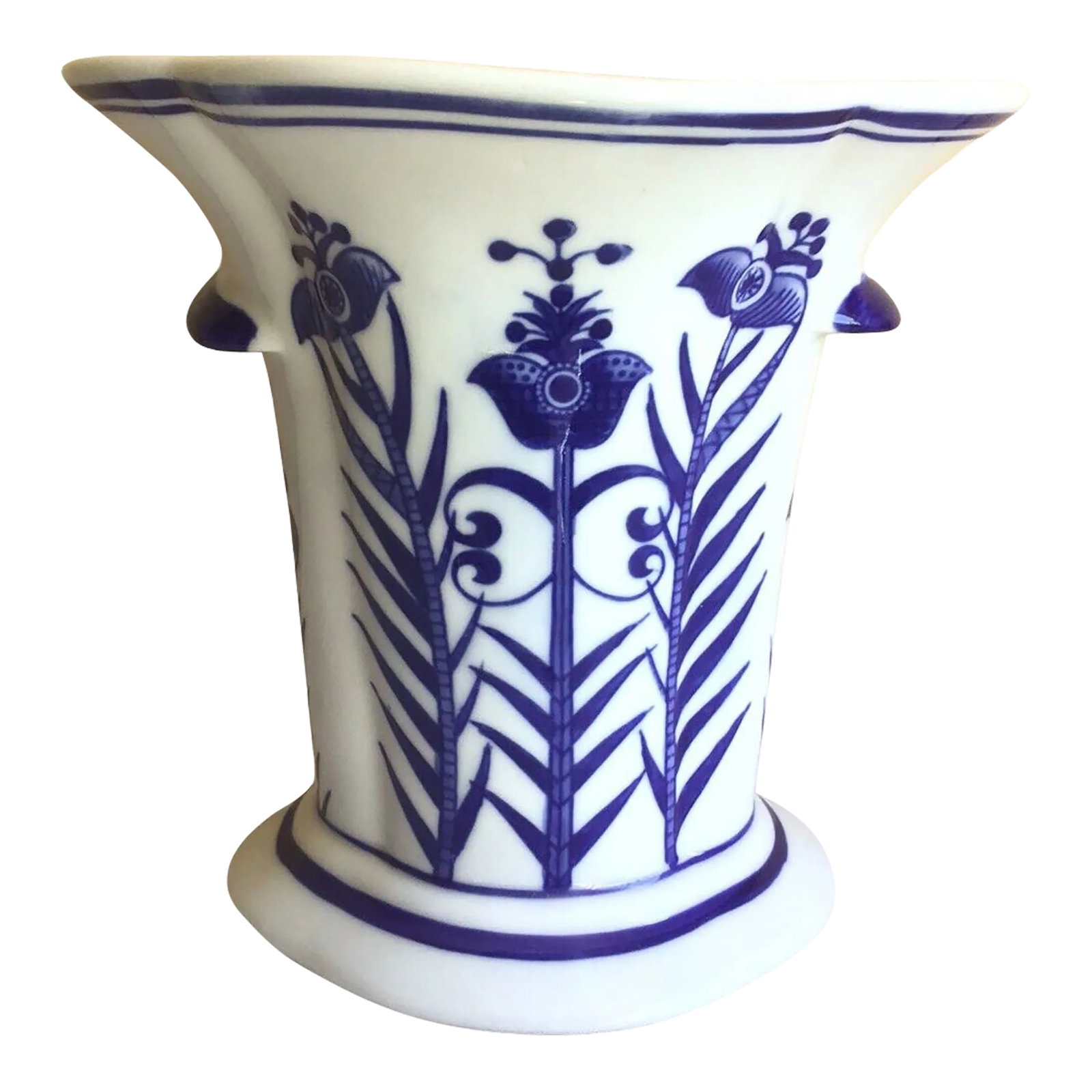 Vintage Chinoiserie Blue and White Porcelain Floral Flared Jardiniere Planter Vase: A great Chinoiserie blue and white floral porcelain flared open mouth jardiniere planter vase. Please see pictures for condition. Opening measurement 8.25"l x 7.5"w, 8" tall. A must have. Condition: A