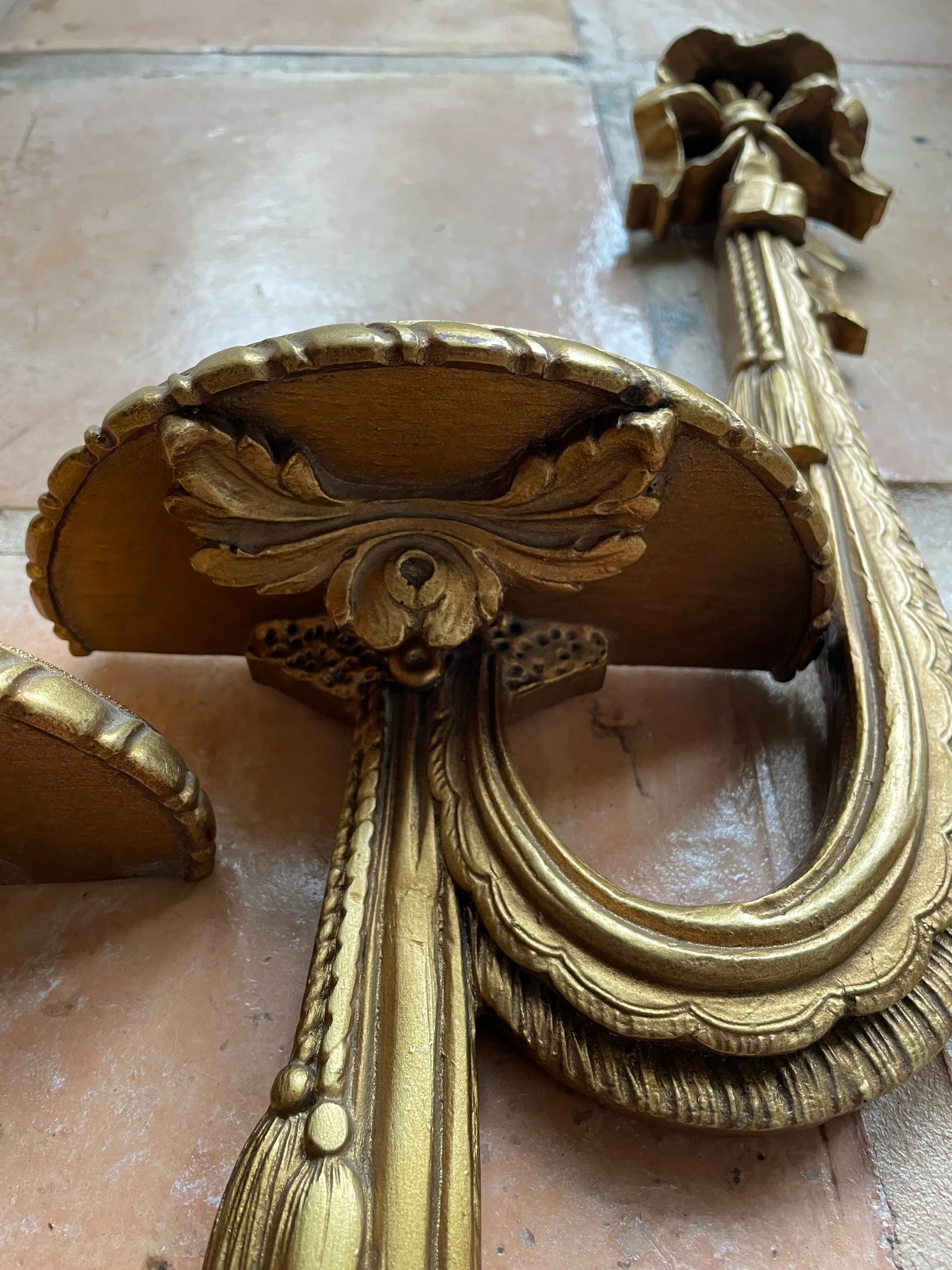 Pair of Vintage French Style Giltwood Display Shelf - 2