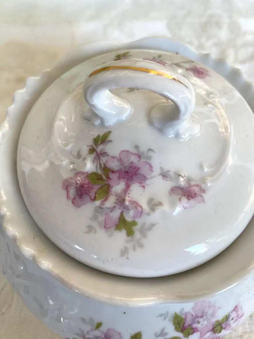 Late 20th Century Vintage Habsburg Austria Sugar Bowl With Lid - Purple Flowers, Scalloped - 3