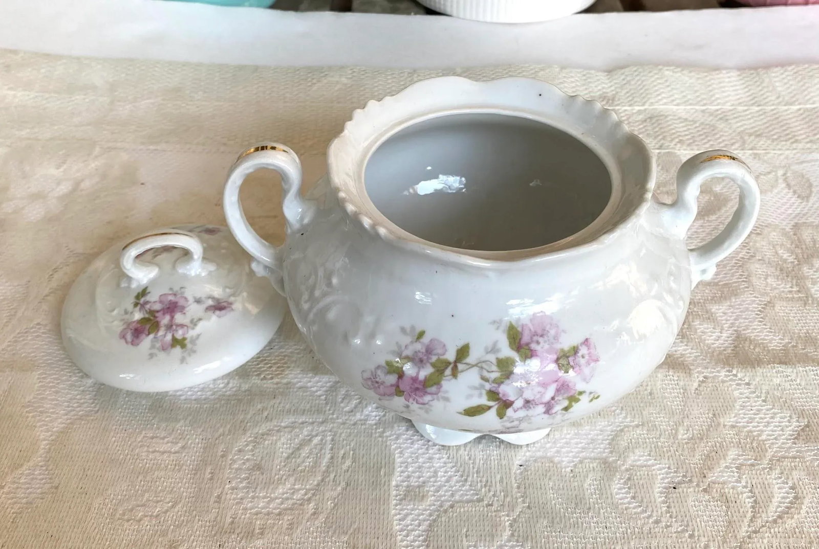 Late 20th Century Vintage Habsburg Austria Sugar Bowl With Lid - Purple Flowers, Scalloped - 4