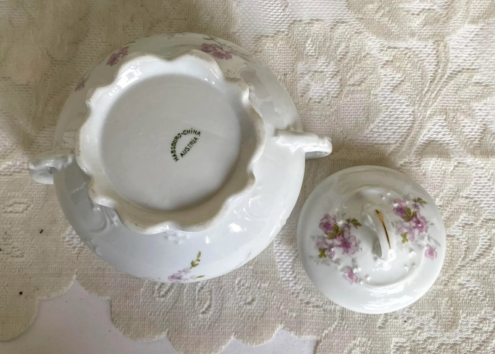 Late 20th Century Vintage Habsburg Austria Sugar Bowl With Lid - Purple Flowers, Scalloped - 5