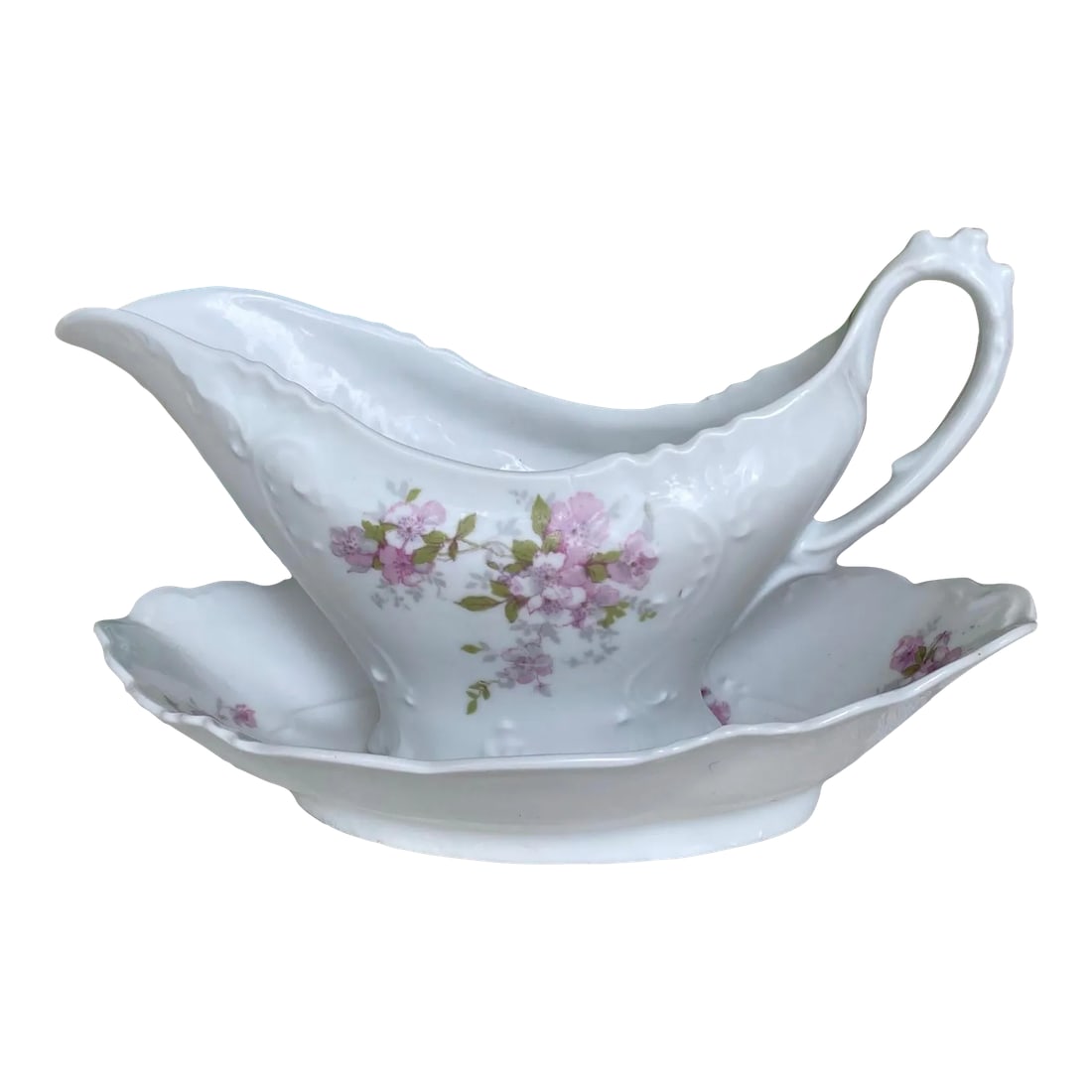 Late 20th Century Vintage Habsburg Austria Gravy Boat & Underplate - Purple Flowers, Scalloped: The HABSBURG Austria Gravy Boat features charm with purple flowers, green leaves and a scalloped design. Habsburg is an Austrian brand known for its quality and craftsmanship in producing ceramic and