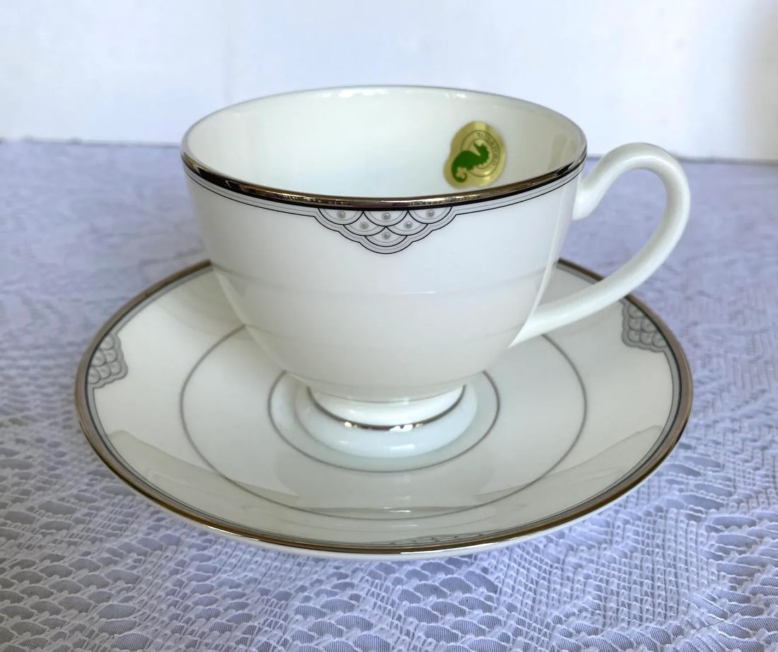 2000s Waterford Chiffonier Scallops & Dots, Platinum Trim Fine China Dessert Serving Set- 9 Pieces - 2