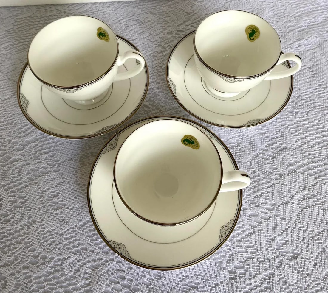 2000s Waterford Chiffonier Scallops & Dots, Platinum Trim Fine China Dessert Serving Set- 9 Pieces - 4