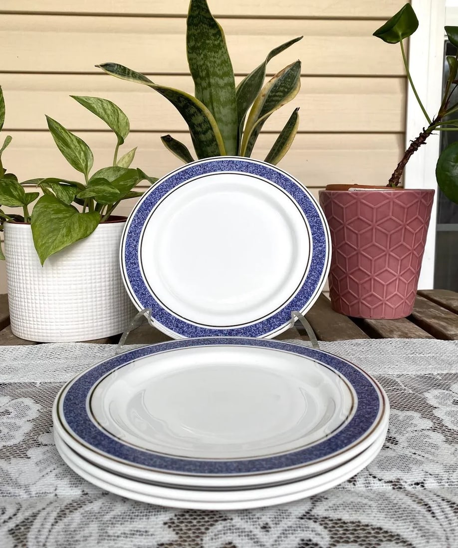 Late 20th Century Royal Doulton British Airways First Class Service Bread & Butter Plates with Blue - 3