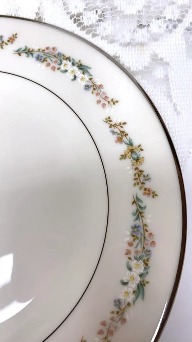1990s Gorham Rondelle Floral Filigree Band on White, Pink and Blue Flowers, Platinum Rim Ivory Fine - 4
