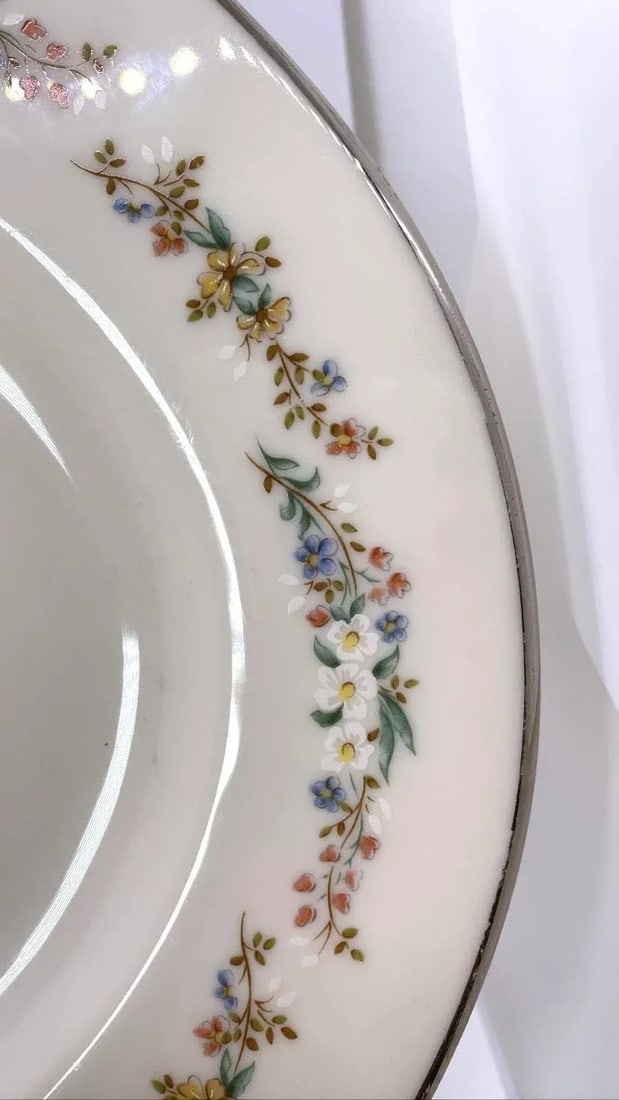 1990s Gorham Rondelle Floral Filigree Band on White, Pink and Blue Flowers, Platinum Rim Ivory Fine - 5