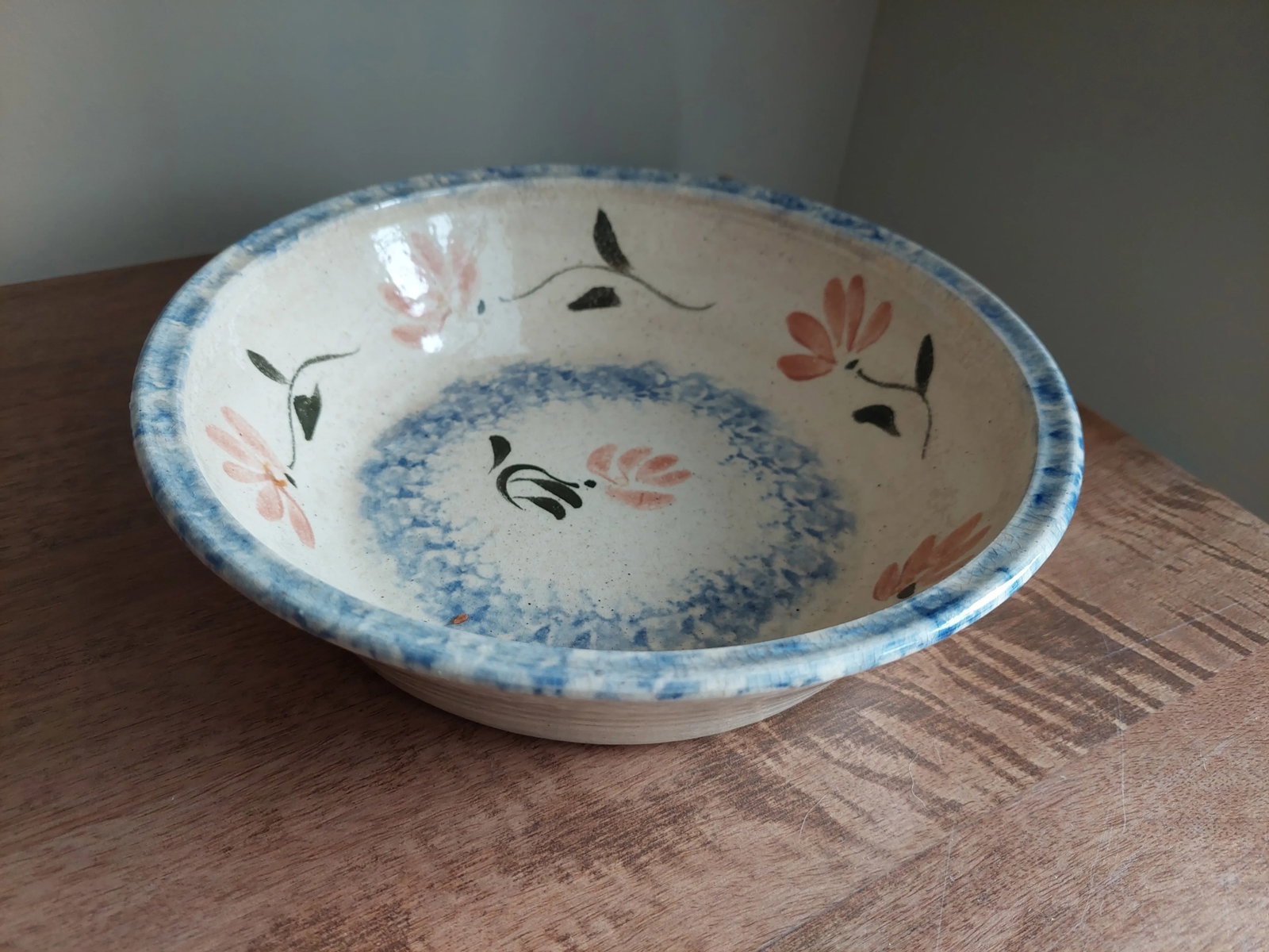 1990s Hand Painted Hand Made Spongeware Bowl With Flowers - 3