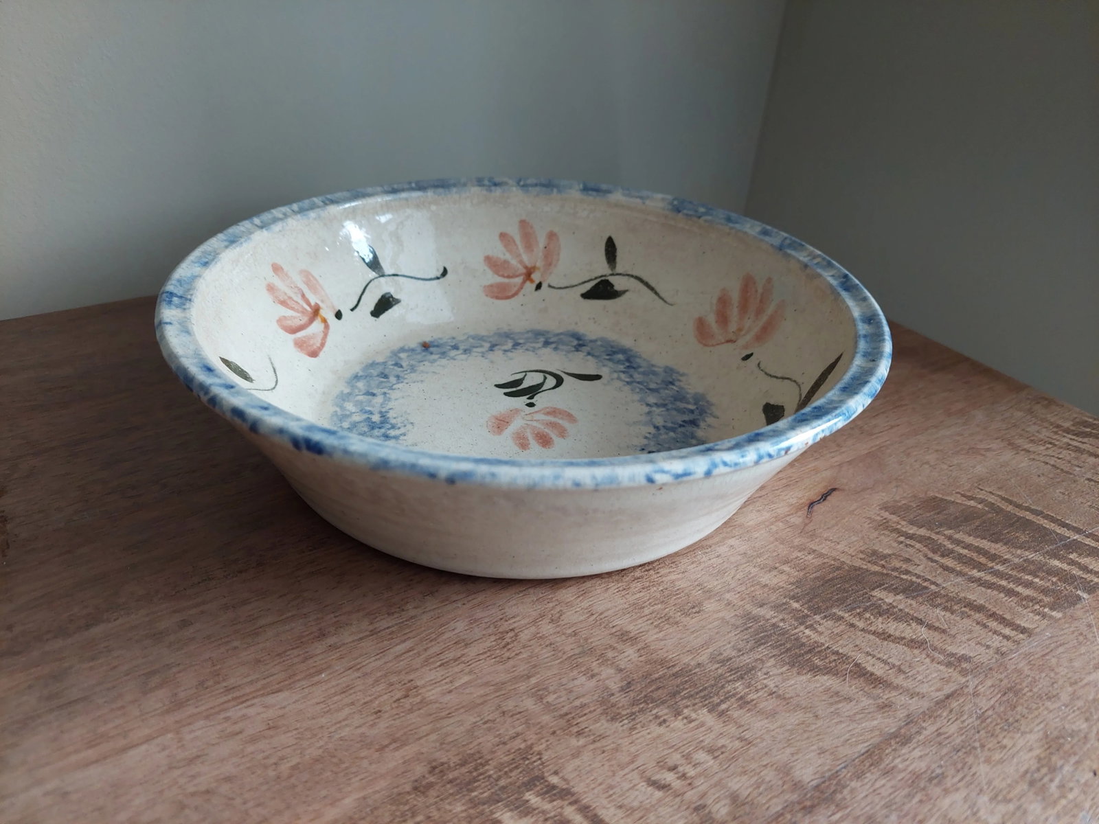 1990s Hand Painted Hand Made Spongeware Bowl With Flowers - 4