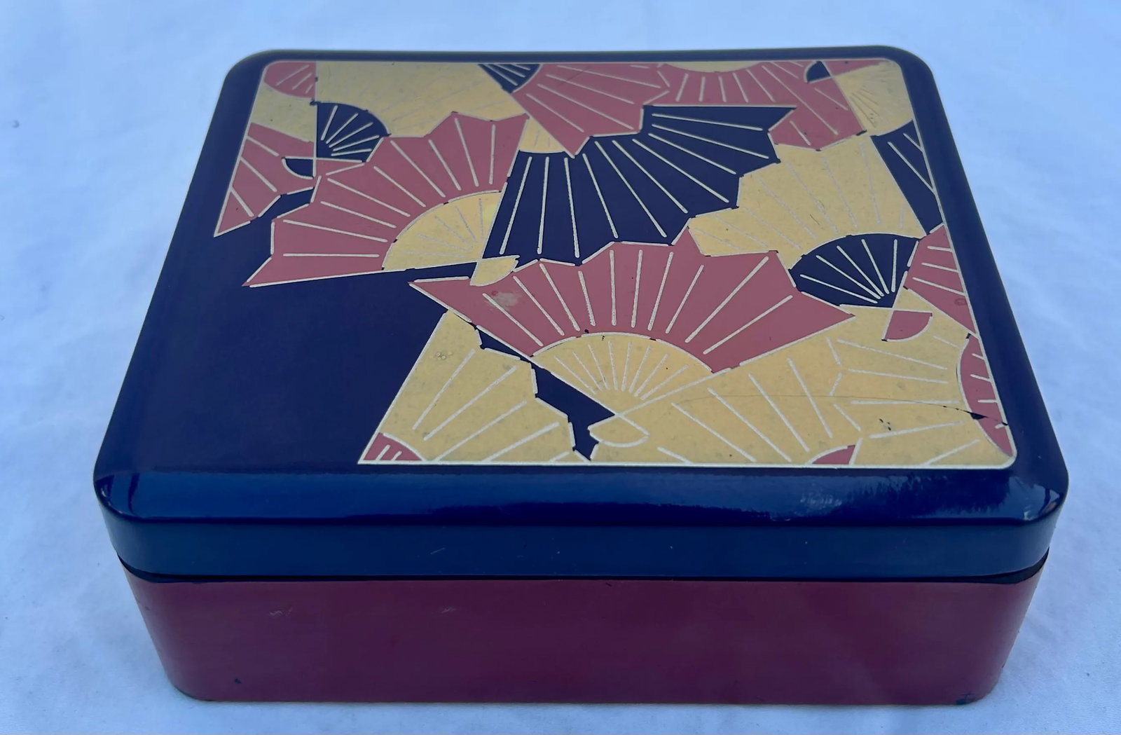 Purple Lacquered Lidded Box With Japanese Fan Details - 2