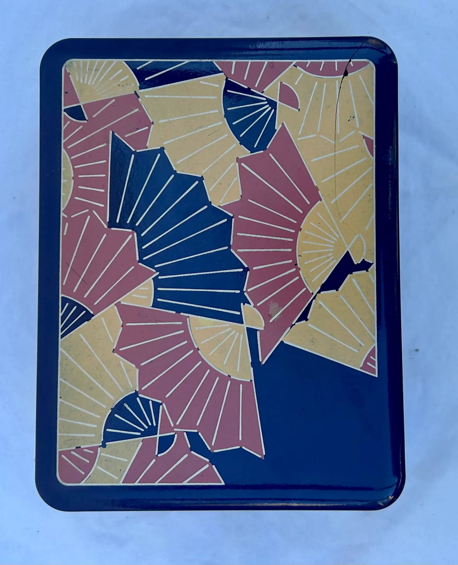 Purple Lacquered Lidded Box With Japanese Fan Details - 4