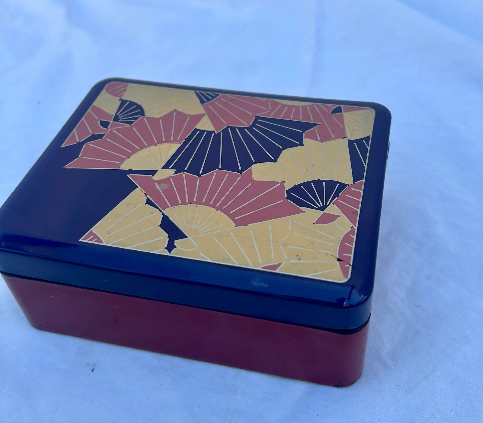 Purple Lacquered Lidded Box With Japanese Fan Details - 7