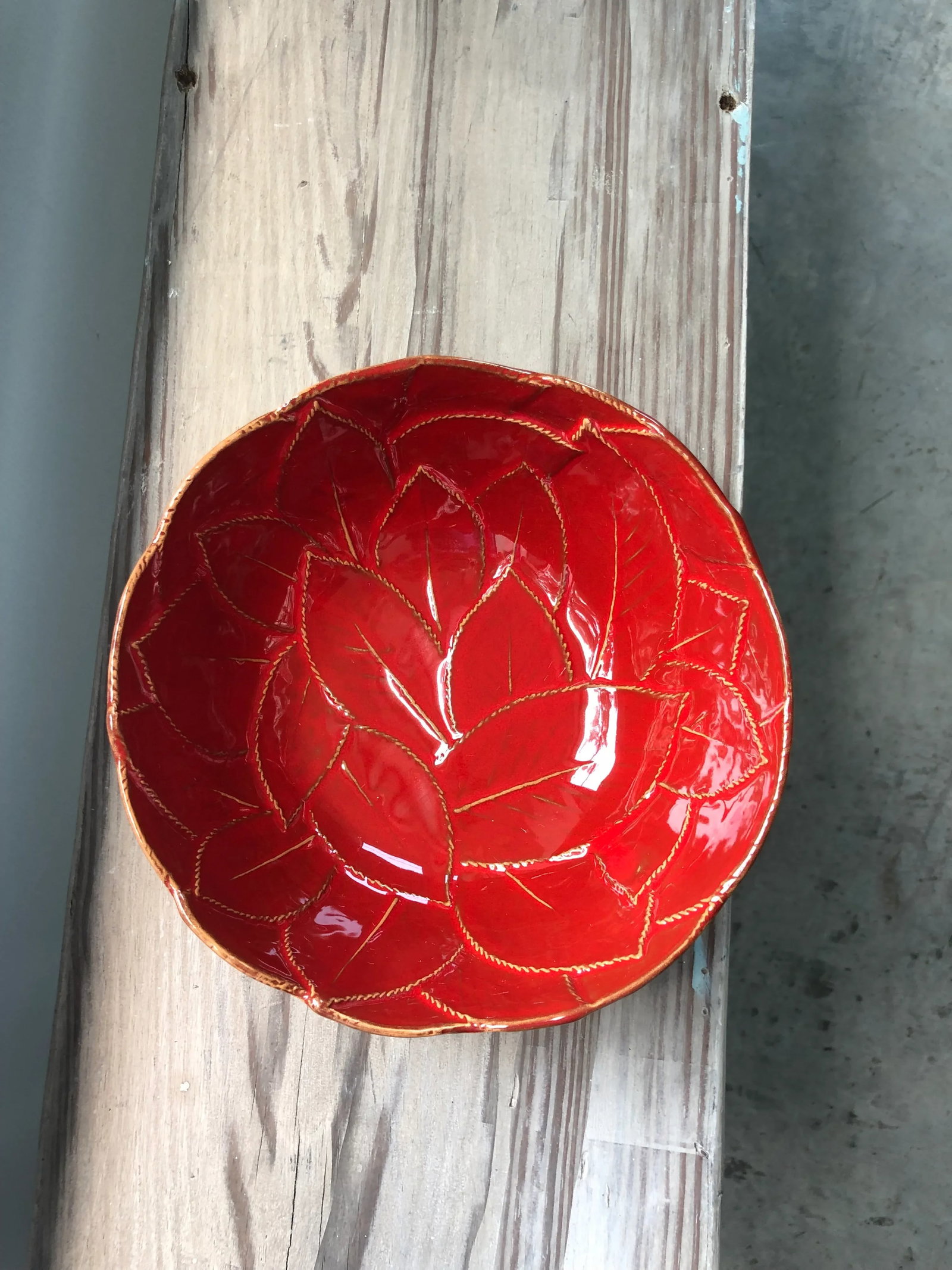 Vintage Vietri Majolica Red Leaves Serving Bowl in the Leonardo Foglio Pattern C. 1980s - 7