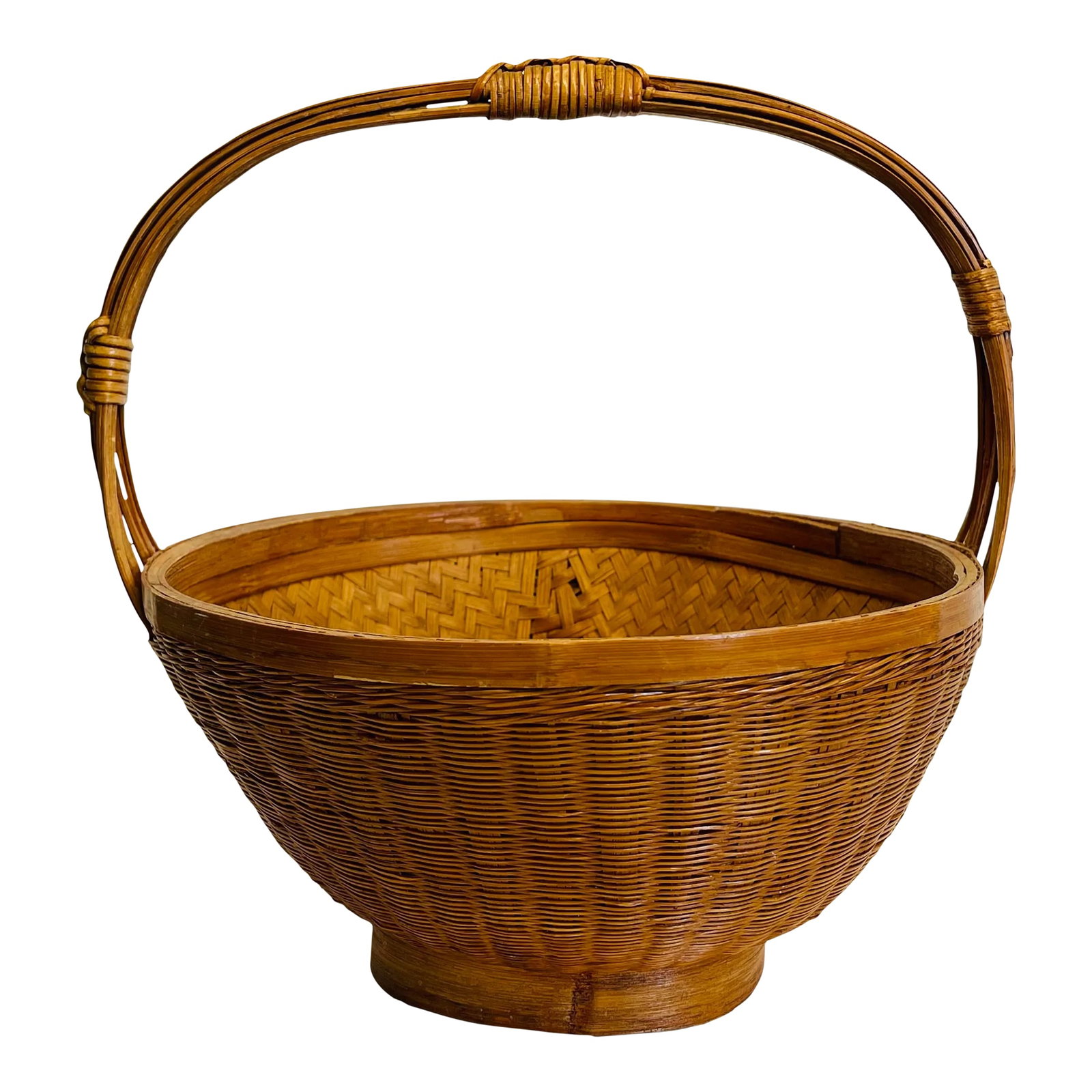 Vintage 1960s Handled Round Wicker Basket: Vintage 1960s Handled Round Wicker Basket Bring natural texture and timeless style to your home with this charming vintage 1960s round wicker basket. Expertly woven from natural wicker, this