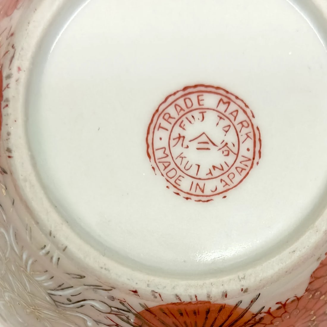 Mixed Chinoise Motif Ceramic Vase Curation - Group of 5 - 12