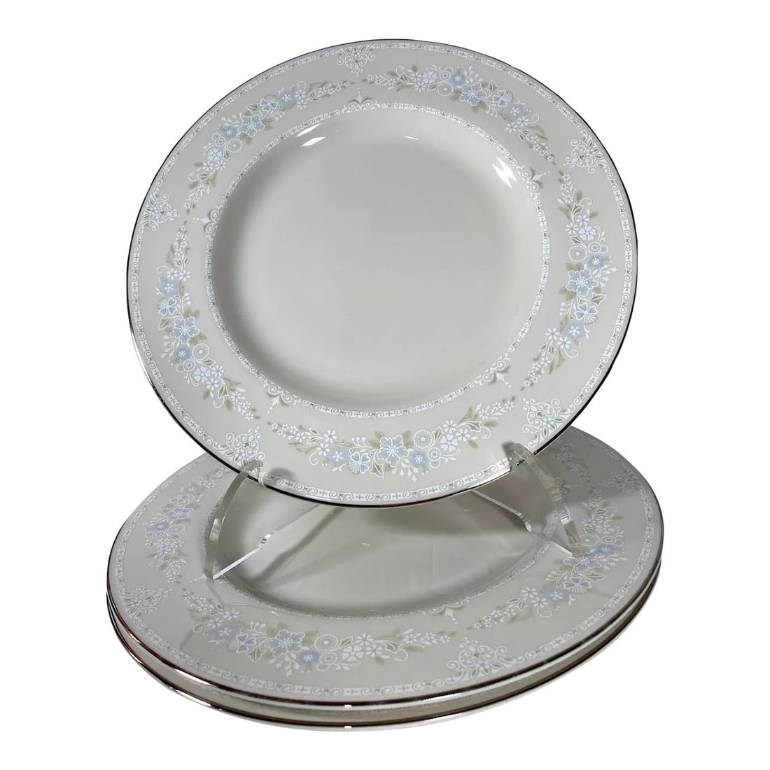 1990s Pickard Hand Decorated Serenity Dinner Plate - Set of 3, Blue & White Flowers, Moss Green Leav: The PICKARD Hand-Decorated Serenity Dinner Plate is characterized by a delicate design featuring hand-painted blue and white flowers, accompanied by moss green leaves. The intricate detailing and the 