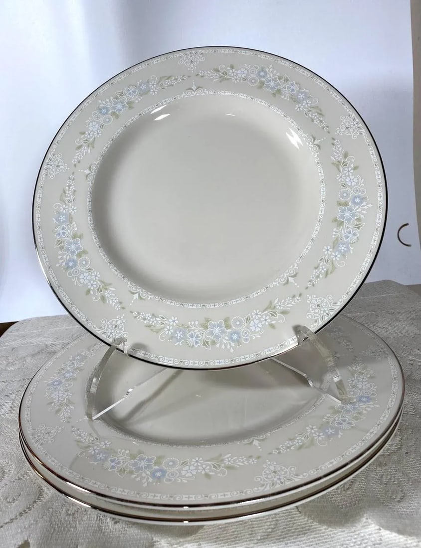 1990s Pickard Hand Decorated Serenity Dinner Plate - Set of 3, Blue & White Flowers, Moss Green Leav - 2