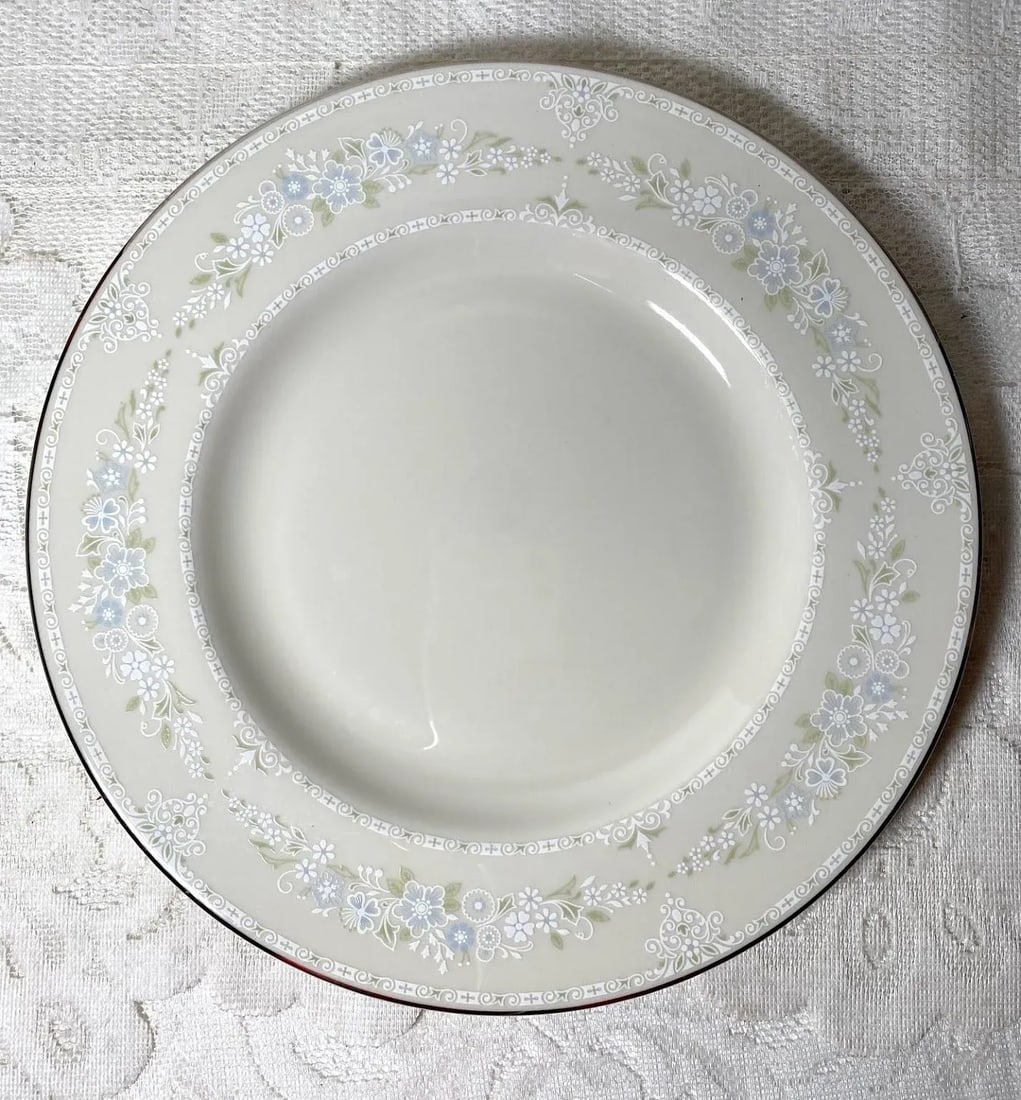 1990s Pickard Hand Decorated Serenity Dinner Plate - Set of 3, Blue & White Flowers, Moss Green Leav - 3
