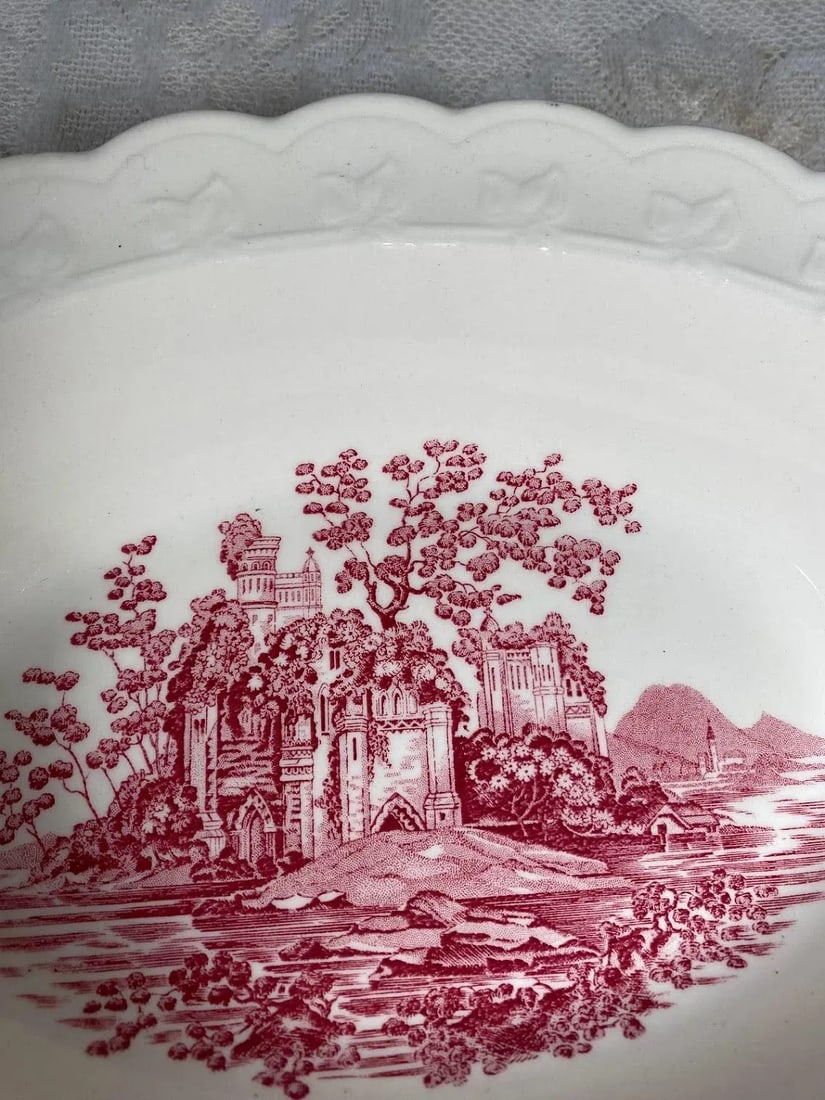 1970s Taylor, Smith Pink Castle Oval Vegetable Bowl - Dark Pink English Scenes, Garland Shape - 3